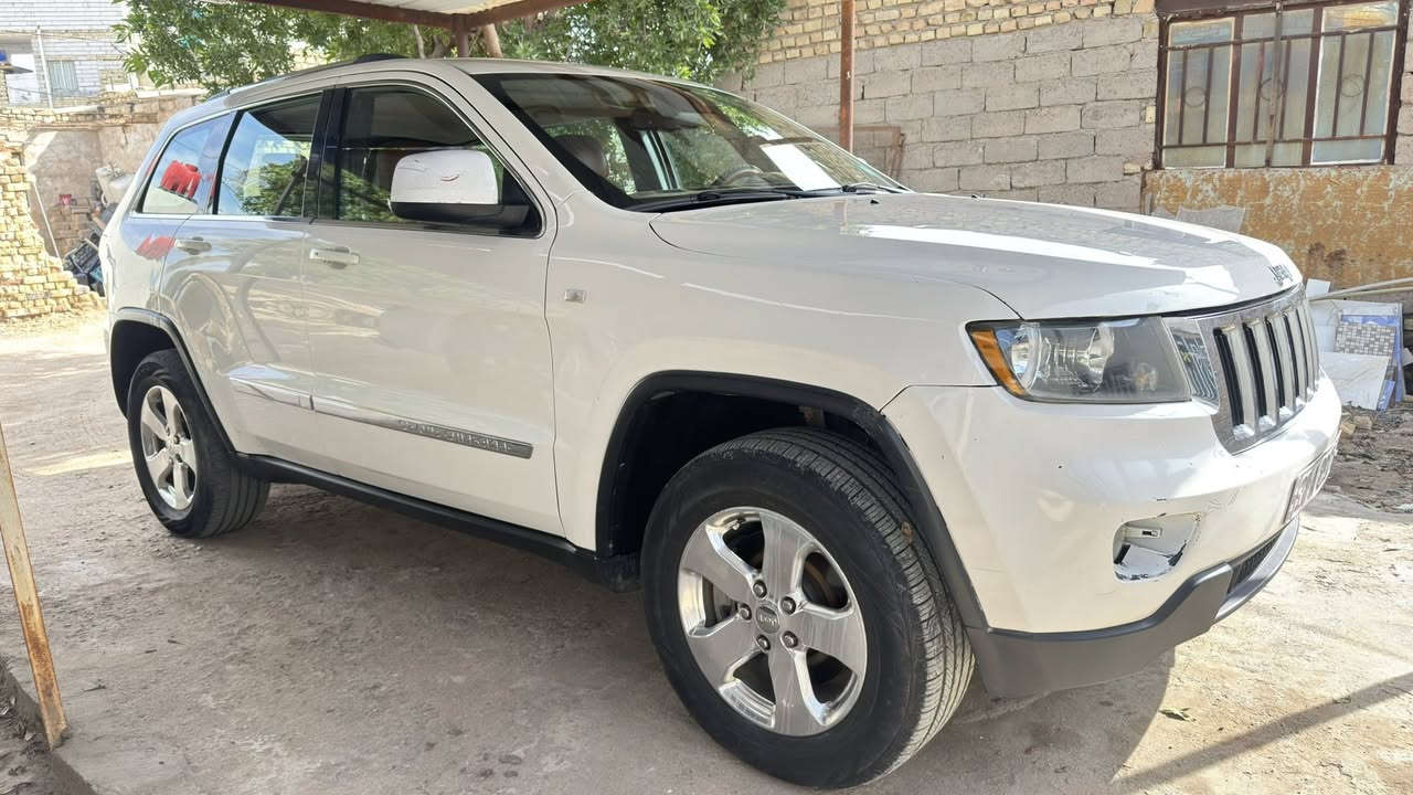 السلام عليكم جيب لاريدو ٢٠١٢ وارد خليجي رقم نجف بأسمي فول عدا الفتحة 

تخم تاير جديد حداديه من الطول لطول جديدة كير محرك كله تمام وخير من الله تبريد ثلج  السيارة بيها قطعتين بنيد وجاملغ مبدل 
سيارة ترهم بيع ومراوس 
***********
