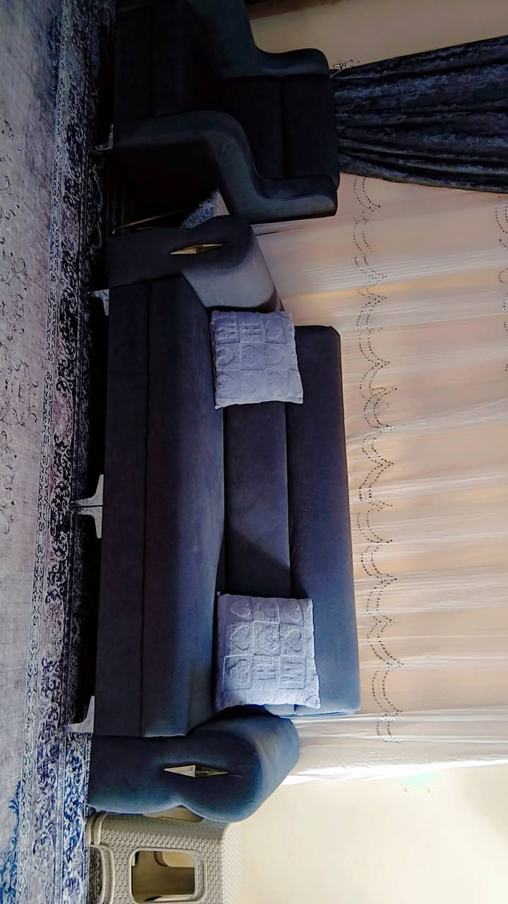 السلام عليكم تخم للبيع جديد مامستعمل 10 مقاعد السعر 650 للاتصال ***********
