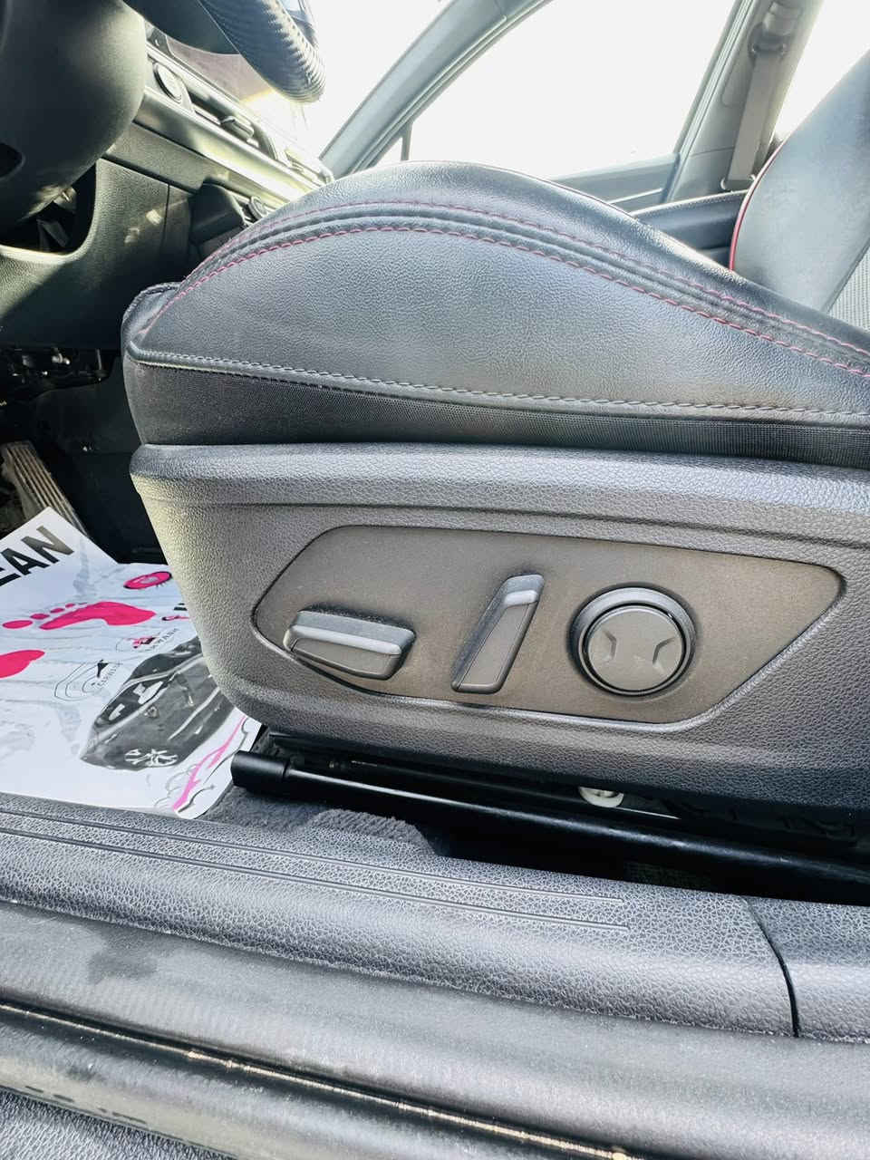 K5 gt
فول مواصفات السيارة ومحرك وكير وحدادية فول نضافة ولا برغي مفتوح بيهن بعدهن بحالة الوكالة سيارة جديدة حرفياً ونضيفة 
بانوراما 
تبريد ثلج مناخ منفصل للسائق والراكب 
دشبول ولا شخط ولا مفتوح 
تبريد وتدفئة كشنات وتدفئة ستيرن 
خزن ميموري للمقاعد 
سستم صوتي boss
رادارات امامية قيادة ذاتية ومثبت سرعة ذكي 
تشغيل عن بعد وفتح صندوق عند الاقتراب 
اوتو هولد + سايد بريك الكتروني 
لايتاتها جدد جدد وقويات كلش 
سيارة بصمة و كاربلي ومودات تغيير القيادة بيها سبورت بلس يجي فقط بالجيتي 
جام السيارة مدعم بطبقة السولو كلاس للحماية من الشمس من الوكالة 

سيارة جديدة بكل معنى الكلمة. 
للاستفسار على السعر تواصل مع الرقم ***********
