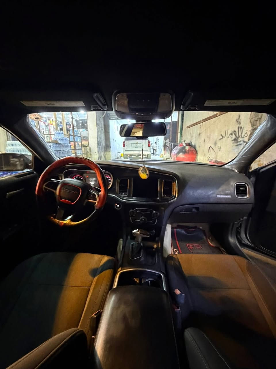 جارجر  3600 sxtمديل 2017 كندي داخله كلين ماشيه 200k 
وبيها طخات جهه الايمن قابله لبارد ورشات صبغ كلير اثر التحميل
السياره جاهزه من كير ومكينه وحداديه وتبريد وشاشه كار بلي كامره كشنات حضن تخم تاير جديد رقم اربيل جديد قبل اسبوع جددته وهزه جديده سعر 20000$ 
لتواصل ***********
