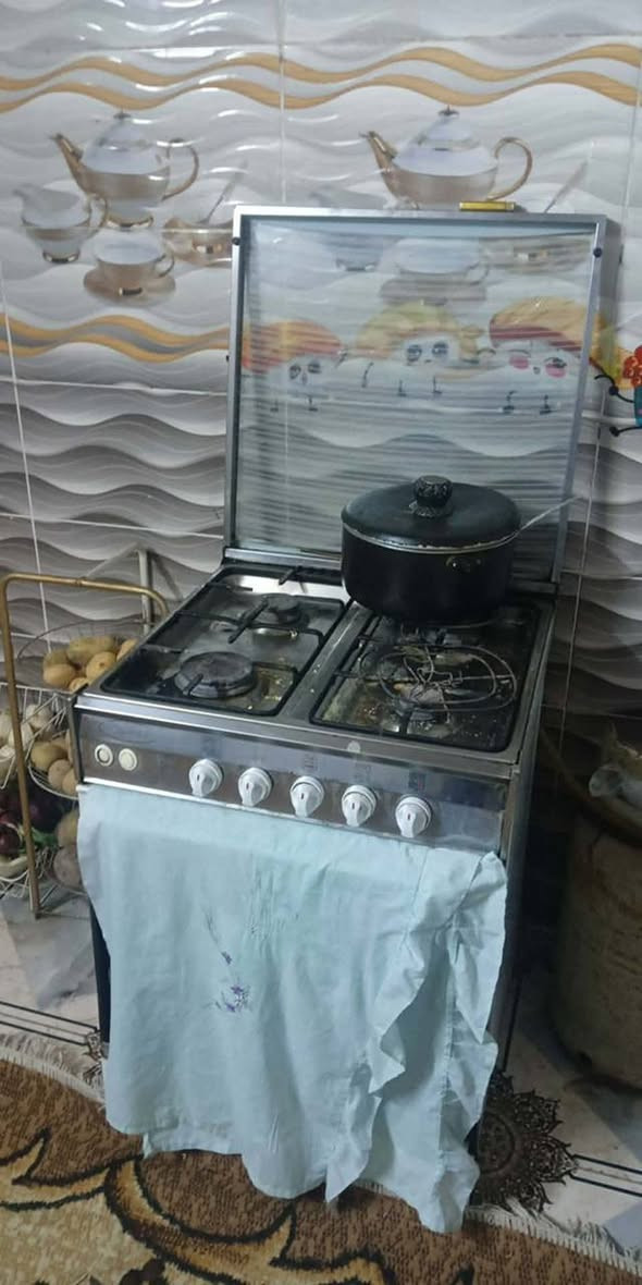 سلام عليكم بيع مستعجل كاونتر كلش نضيف سعره 150الف ثلاجه 90الف طباخ 60الف
