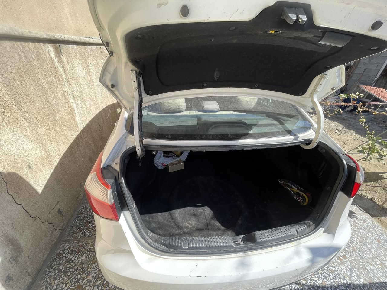 السلام عليكم
للبيع سيراتو 2014 

رقم بغداد بسمي 

كير ومحرك كفاله 

بدون ضربه فقط بيه بارد بالجاملغ الامامي 

خمسة ويل 

تبريد قطعتين

محرك ١٦٠٠

ماشيه ١٢٢

السعر ١١٨ وبيه مجال بسيط 

مكان السياره بغداد حي الخضراء 

***********
