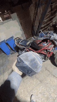 دراجه باندا 400 للبيع دراجه جانت. تشتغل بس تركتها وكامت تتأخر بل تشغيل ابيع على وضعها كوم حديد دراجه بيها غراض تزويد وغراض كاوسكي مبرمجه طلقات من الخارج وجان بيها اوراق مال دخول بس ضاعن
 قيم واخذ سبب البيع طالب سادس وما متفرغلها
عنواني بغداد الدوره 
***********
