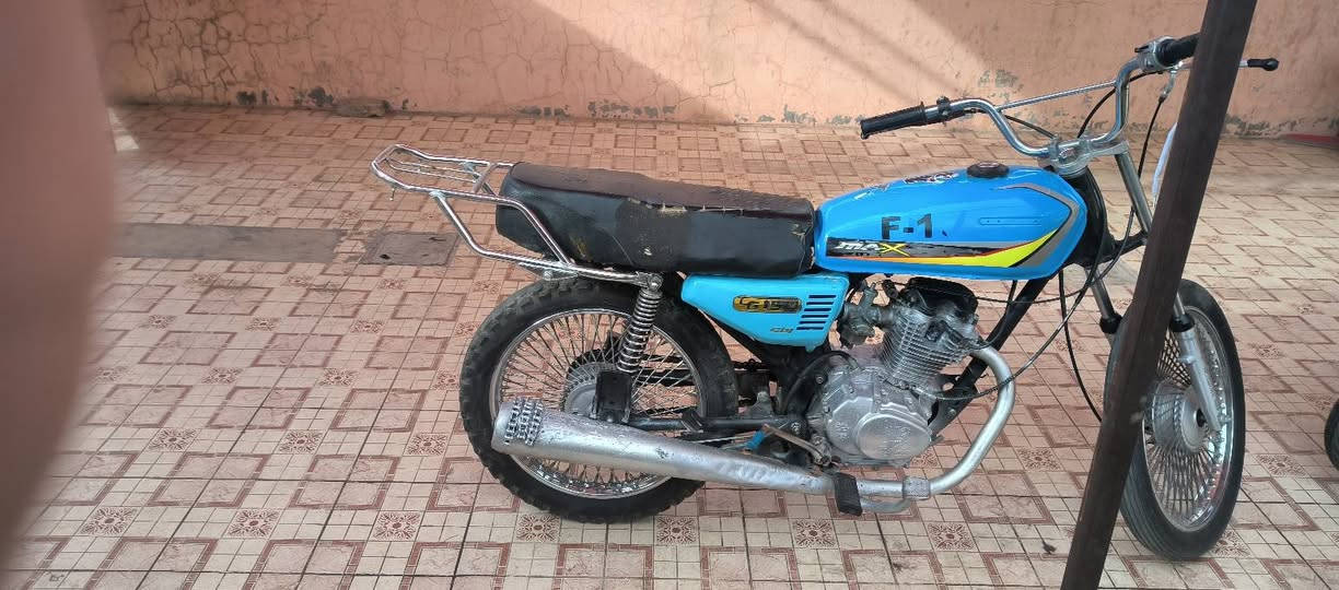 للبيع او مراوسه ماطور تايكر موديل 18 نضيف ما بيه كل عيب محرك مفتوح لا صرف ولا بخار صالصنه صوت سعره 230 بيه مجال شراي خاص او خابر ***********
