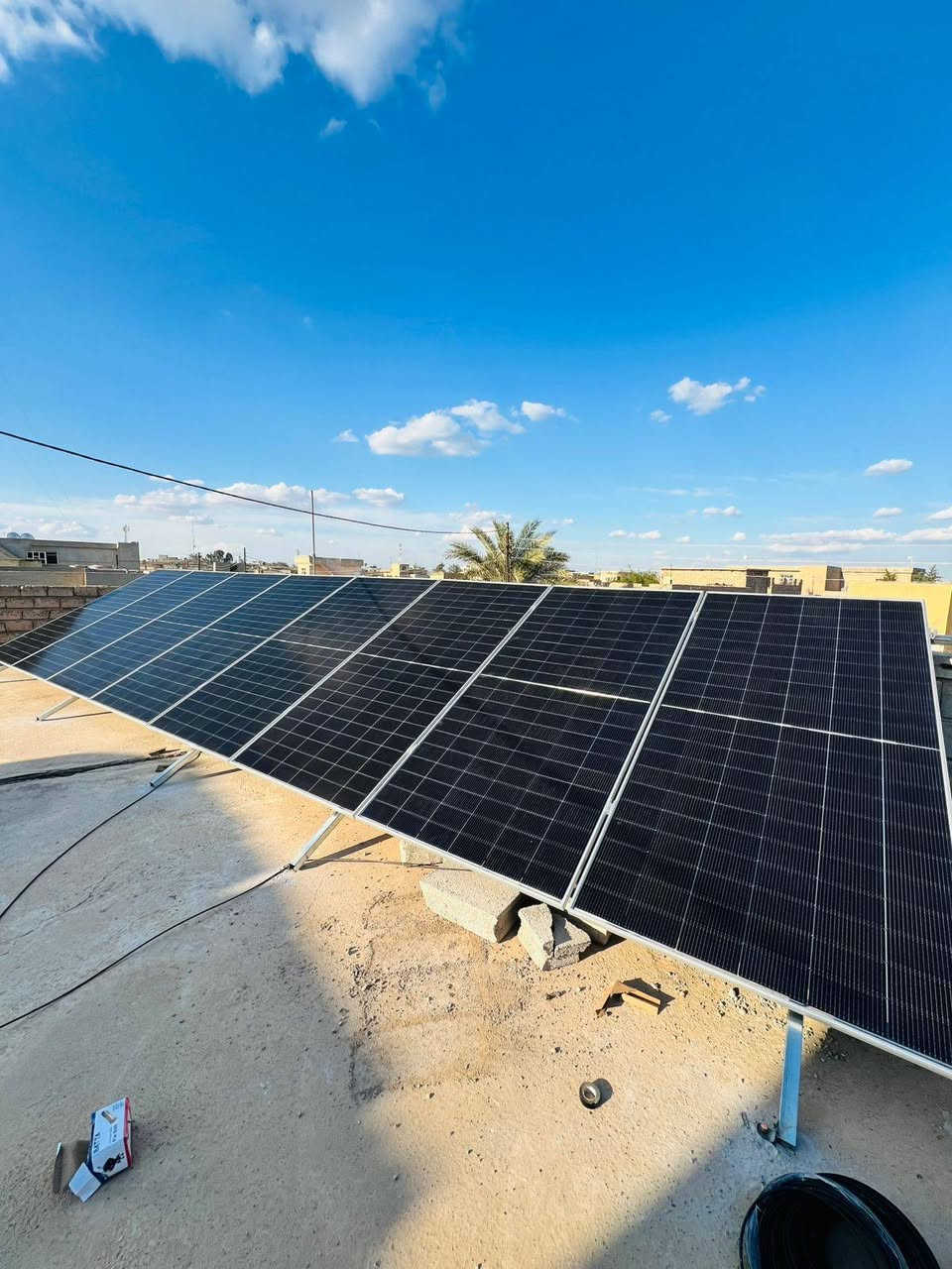 تم على بركة الله تنصيب منظومة طاقة شمسية من قبل مكتب علي الجميلي للطاقة الشمسية بواقع 16 امبير  نهاري 14 امبير ليليي
بتاريخ 1\3\2026 والتفاصيل كالتالي:-
1_الالواح عدد 8 لونجي 615 واط وجهين (n type) (16 bas bar) وتتحمل درجات الحرارة العالية وبضمان 15 سنة 
2_ انفيرتر 8 كيلو واط ضمان سنة واحدة
3_ بگج بطاريات ليثيوم 15 كيلو مع 8000 دورة شحن (Grade A) جديد لامستخدم ولا مجدد وضمان خمس سنوات 
4_ شاشة BMS موازن وحماية ضمان سنة
5_كيبلات DC و 4mm و1000 فولت مقاوم للظروف الجوية 
_وجوزات DC وجوزات Ac  
_صندوق للقواطع
_ ربط كوندكتر بارد منفصل عازل عن الوطنية
6_الحديد مغلون 1.5 انج
___________
سارع بحجز منظومتك  واستغل الفرصة مع فترة اعطاء تخفضيات لكافة المنظومات المنزلية والزراعية وبأقساط ميسر ومريح وبفترة زمنية طويلة بما يتناسب مع كافة طبقات المجتمع
_______________
بإدارة 
علي الجميلي 
***********
***********
_______
زيد الجميلي 
***********
