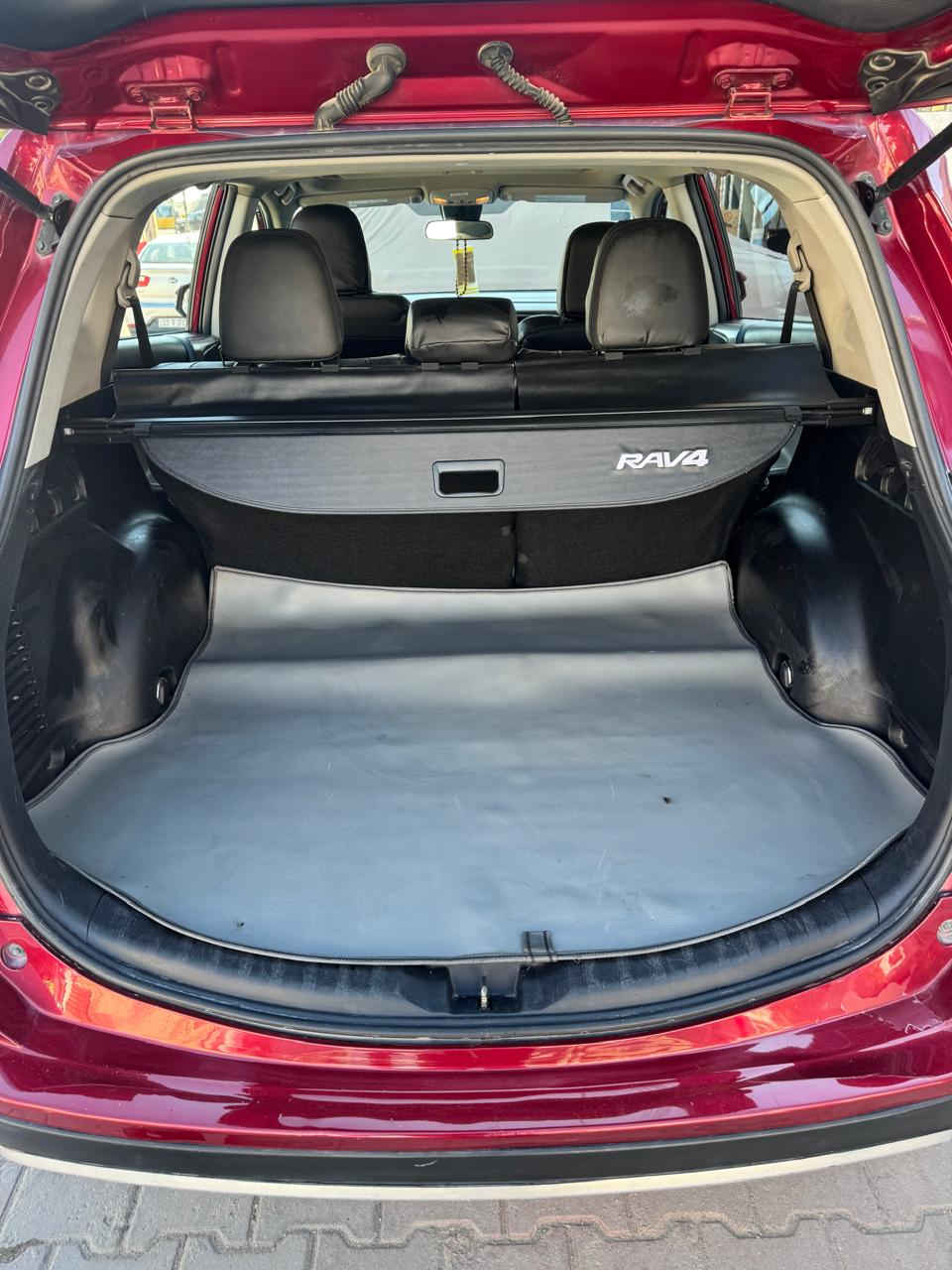 السلام عليكم
سيارة راف 4 (limited)  xle للبيع 
موديل 2018 
رقم بغداد
سلايد
شاشة بلادية تدعم الاجهزة الذكية وكاميرا خلفية دوارة بلادية
رادار + توقف ذاتي
بصمة تشغيل
وارد امريكا حادثها جاملغ الامامي الايمن
مكفولة عدا الجاملغ والدعامية الامامية
سيارة مال بيت حادثها خفيف
تدفئة وتبريد مناخ ايمن وايسر شغال
وصدر امامي وخلفي جديد
تخم اطارات جديد كل شي كامل وشغال بيه السيارة مابيه اي نقص
ارضية السيارة مغلفة جلد 
كشنات السيارة مغلفة جلد ايضا
البيع بدون مراوس
للاستفسار الاتصال على الرقم
 *********** يوجد واتساب
غير متواجد عالمسنجر او الفيسبوك
