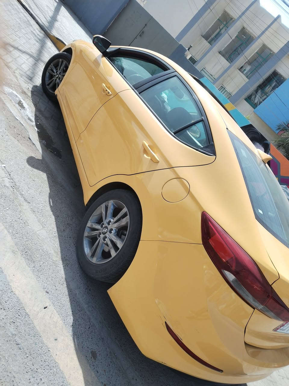 السلام عليكم الانترا موديل 18 امريكي حادث بنيد فقط بدون دواخل شرط سونار وصور الحادث موجود بل منشور ورقم شاصي هم موجود اي حادث بلعراق ماكو فقط حادثه 
محرك وگير كفاله صدر خير من الله 
اي نقص مابيه 
رقم دولي هيئه مصفره 
فول موصفات واحد ع واحد 
مكان بغداد سيديه 
سعر 125وبيه مجال
***********
