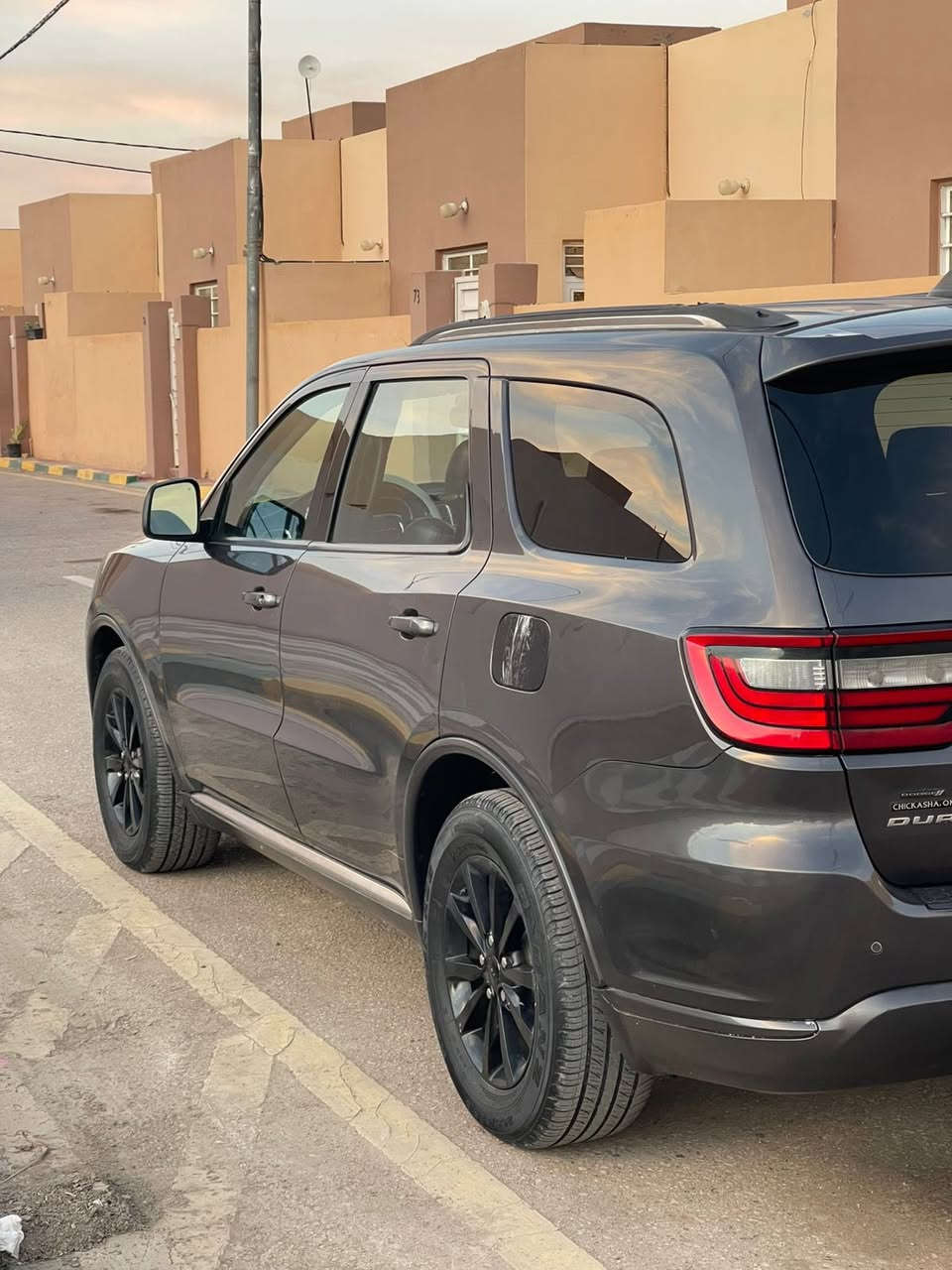 السلام عليكم
دوج دورنگو ٢٠٢٠ وارد امريكي 
رقم بغداد دولي سنويه وهزه جديد
بيها جاملغ وبنيد صبغ فقط
حداديه جديده 
تخم تاير
تبريد ثلج
مواصفات 
توقف ذاتي
تدفئة وتبريد كشنات 
تدفئة مقود 
كشنات VIP
بصمات تشغيل وابواب 
دواخل جلد اصلي لون اسود 
رادار جانبي 
ثلاث انظمه قياده 
جنطه كهرباء 
تشغيل عن بعد 
السعر ٢٣٠ وبيها مجال بسيط
مكان السياره بابل الشوملي
***********
