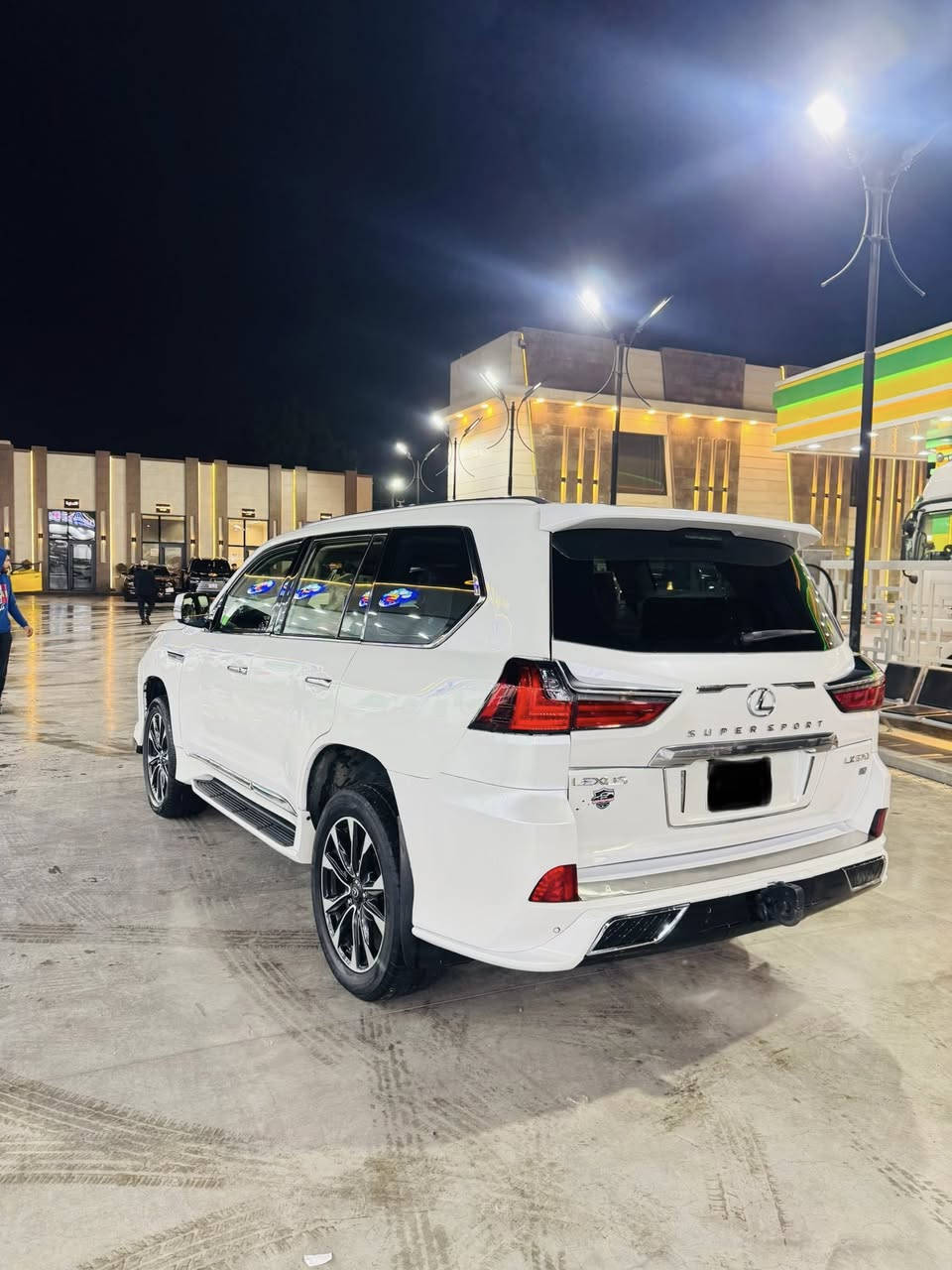 لكزس lx570  2016 
الضرر ( خمس قطع صبغ ) 
جاهزة وكاملة (((  ***********  )))عنواني زيونة
فول بريم داخل قرميدي سعرها خاص بيع فقط
