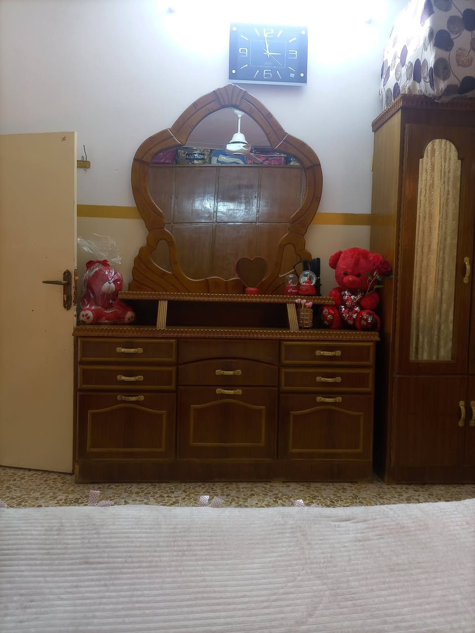 للبيع السعر ٣٥٠
***********
