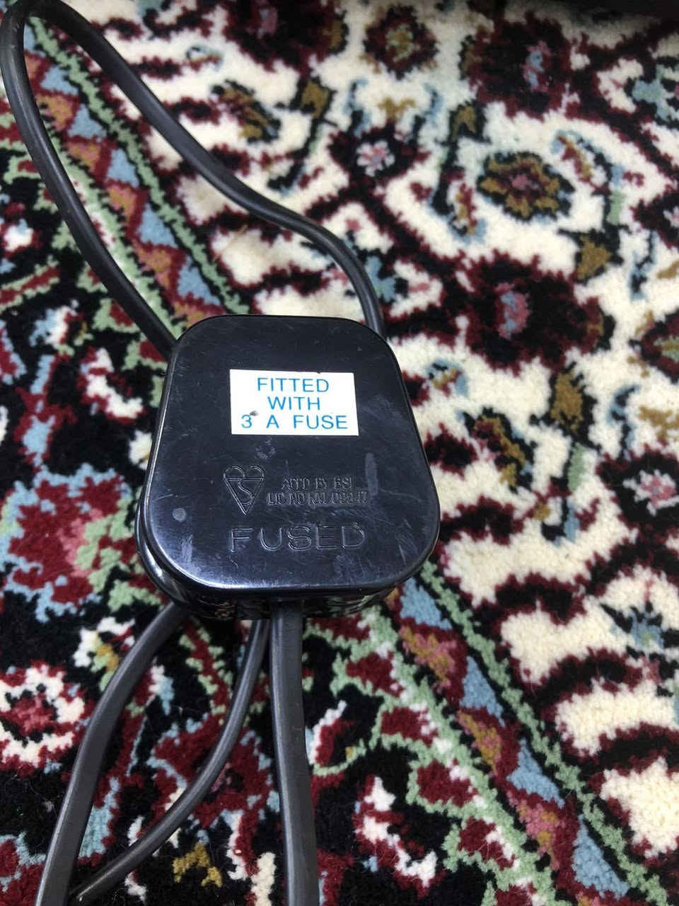 سلام عليكم
بۆ فرۆشتن - للبيع
جهاز سي دي فقط صوت وجبات اولية قديمة اوروبي .
صحيح شاصي بيهة شخط لكن 
داخل ذهب على وضعية الشركة
نضافة تامة ٩٩% 
المهتم الحقيقي تواصل مسنجر
***********
