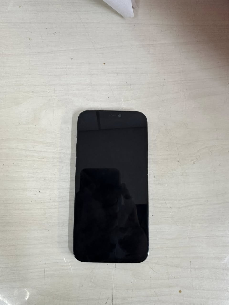 ايفون ١٢ برو فقط مبدل بطاريه وفيس ايدي واكف كله بلادي بس فيس ايدي واكف وبي فطر كلش صغير بضهر واضح بلصوره سعره٢٥٠ بي مال كلش بسيط رقمي ***********
