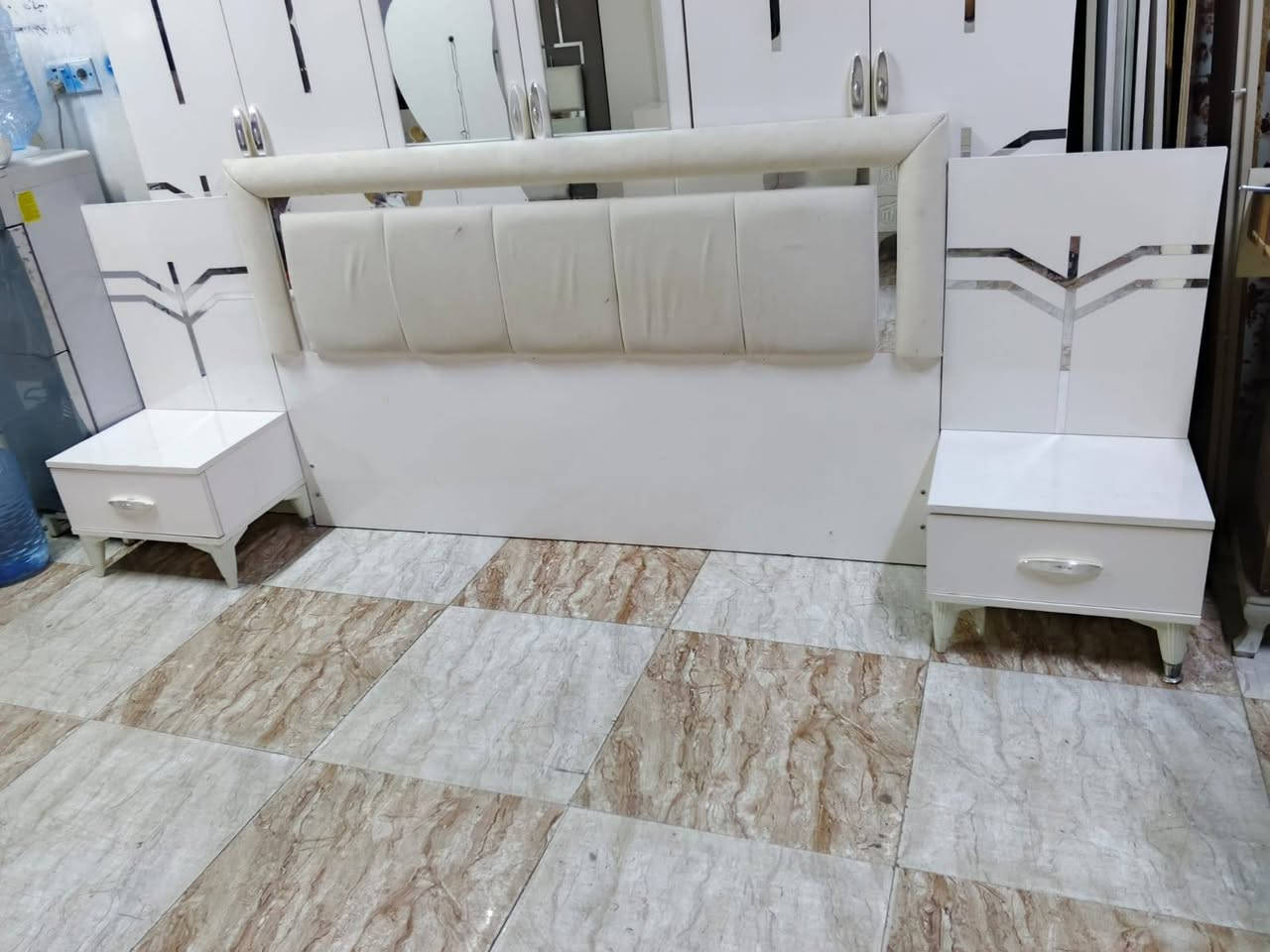 غرفة 6 ابواب 5 قطع 
للاستفسار ***********
