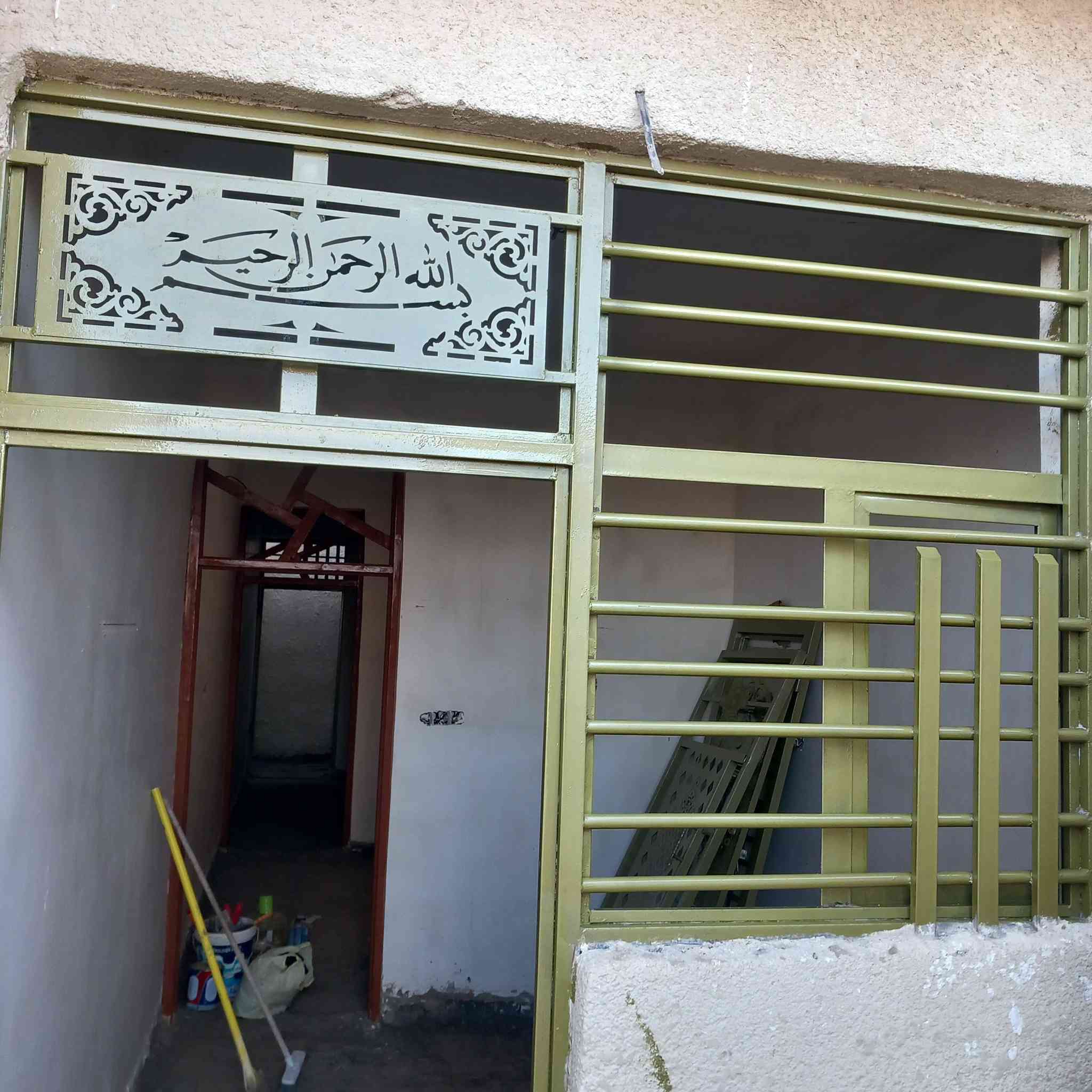 متواجد صباغ حديد وخشب اتصال ***********ابو سجاد
