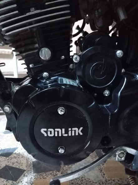 السلام عليكم دراجه سونك ايراني موديل 2025 مكينه 200 زنجيل وضاغطة دراجه جديده بعدها شلعه ومعدل كهربائيات كلها شغاله اشاير لايت بك لايت دشبول مكفوله كفاله عامة برغي مامفتوح بيها
أوراق كامله
السعر : 850 وبيها مجال بسيط 
العنوان:  بغداد الشعب شارع الصحة
الرقم : ***********
