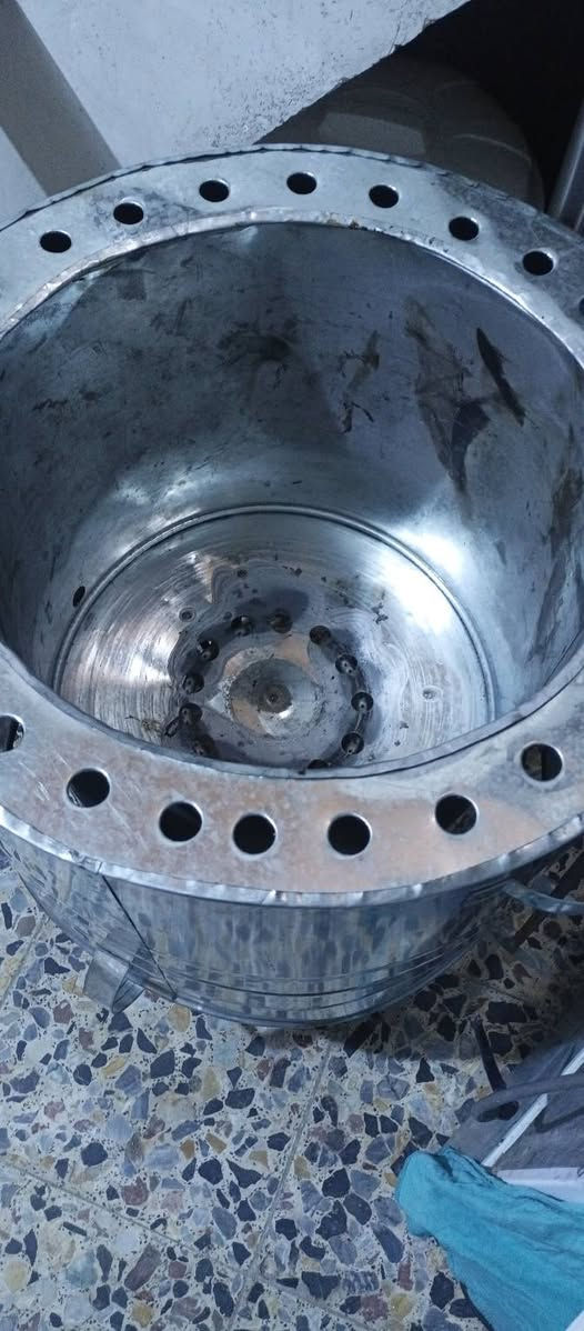 تنور للبيع في حي الجهاد قياس وسط يخبز 4 خبزات استعملتة مرة وحدة بعدة جديد السعر 50 للاتصال واتساب ***********
