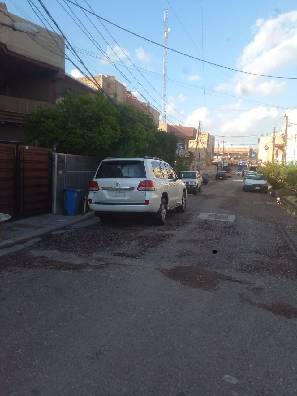 100م طابو صرف سكن   واجه5 نزال20 حي البساتين  الضباط قرب  اسواق فراوله الطابق الاول صاله وحولي مطبخ مع خدمات وغرفه ومنور والثاني غرفتي وحولي وخدمات   ***********
