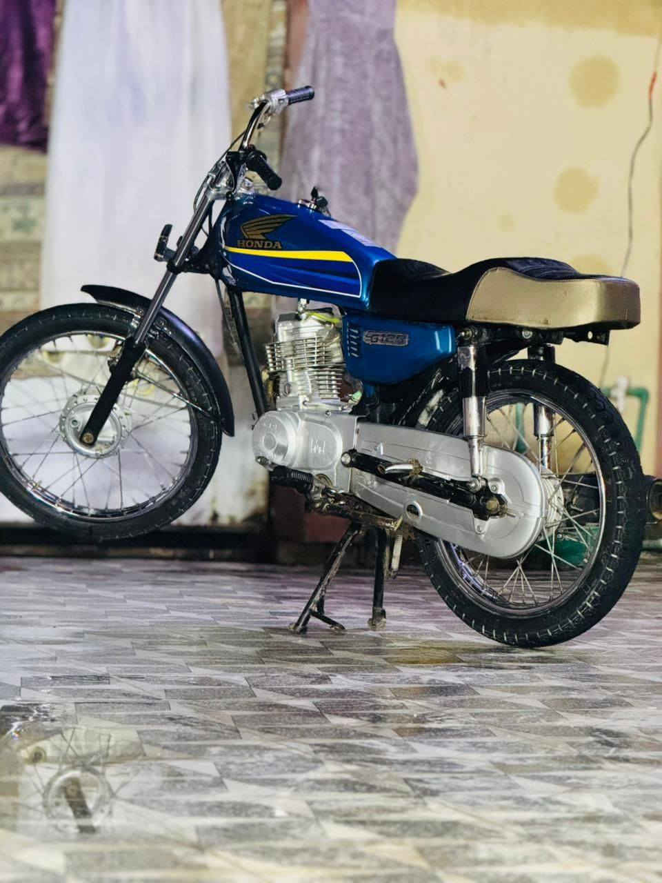 السلام عليكم دراجة للبيع نامه دراجة مناقصها برغي السعر 500وبيها مجال الرقم ***********
