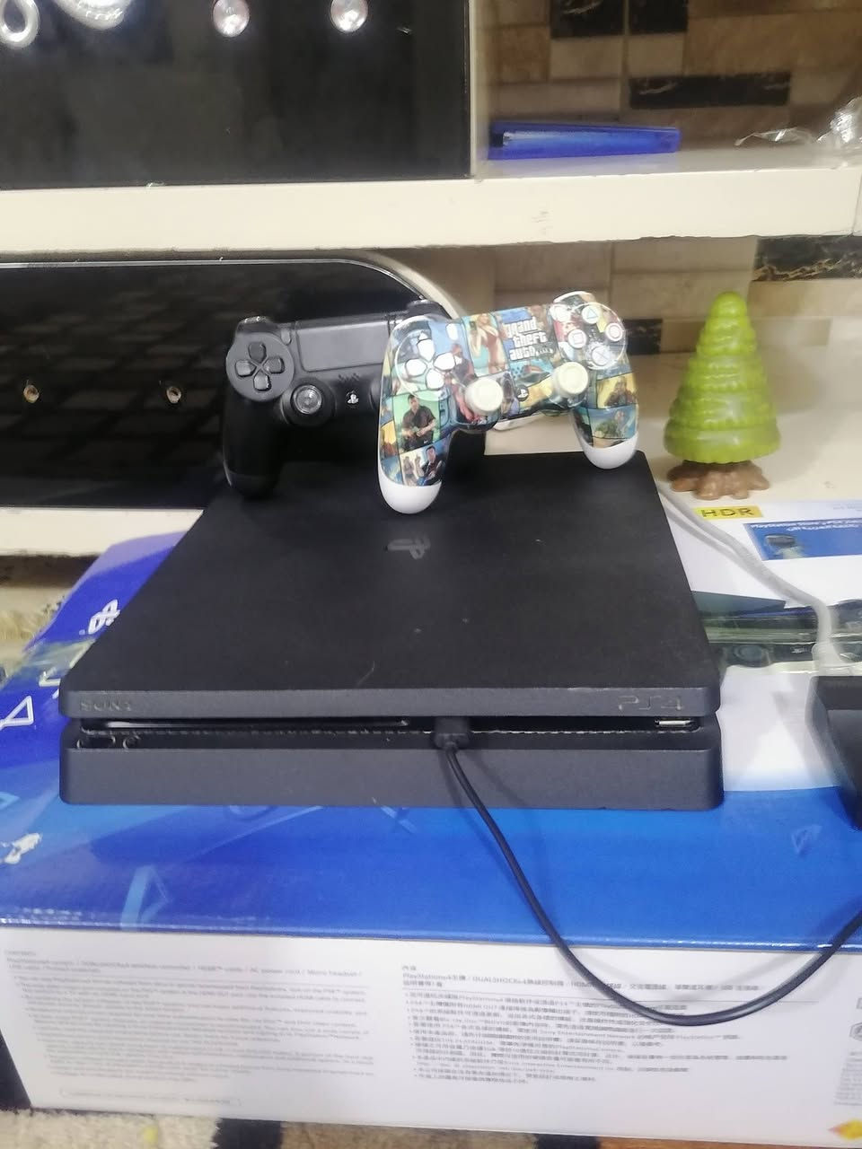 *********** جهاز بلاي 4 مهكر نظام داعش جهاز جديد ما مفتوح يدات اثنين وياه كرتونه موجوده سليم سعر 240
