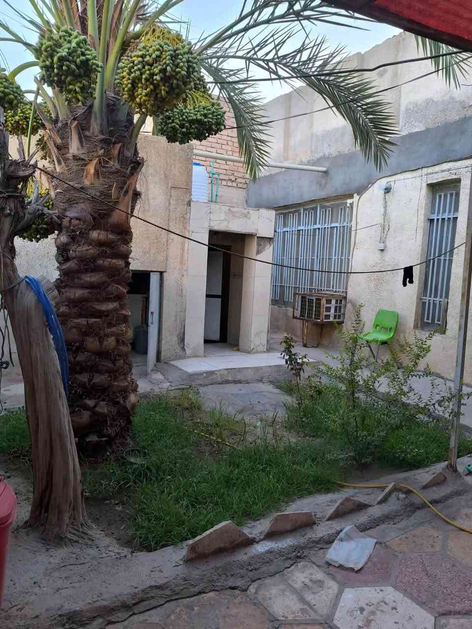 للبيع دار حي القادسيه شارع ١٥ متر بناء قديم نظيف ٢٠٠ متر طابقين ثلاث غرف نوم وصاله واستقبال ومطبخ للاتصال *********** مجتبى معله او مراجعه مكتب ضي الحسن للعقار النجف الاشرف حي الزهراء شارع الكيات مقابل جامع الزهراء
