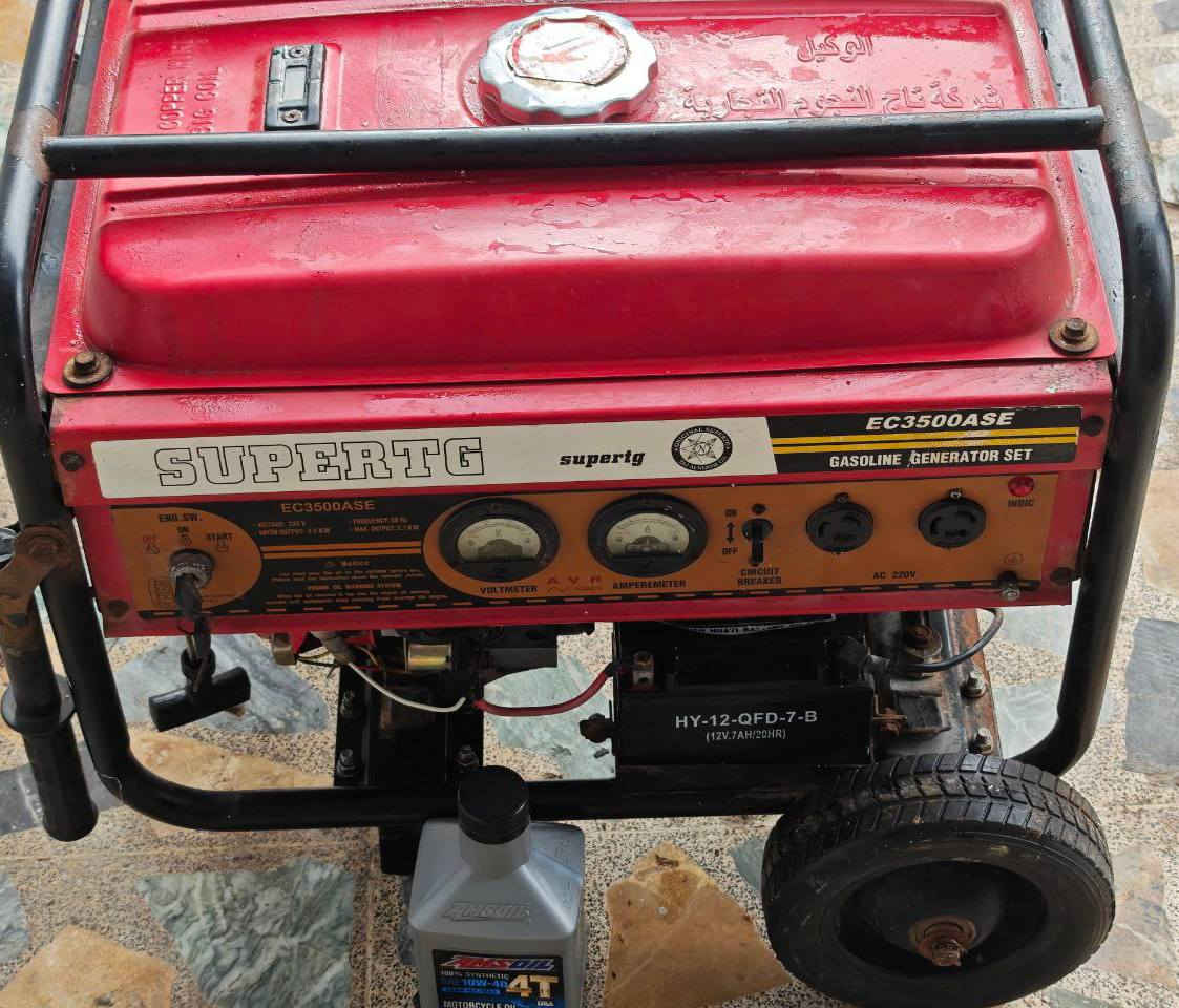 مولدة SUPERTG  - نظافة 100% ودهن أمزويل أصلي 👑
التفاصيل:

النوع: SUPERTG موديل EC3500ASE الأصلية.

الحالة: نظيفة جداً (مثل ما موضح بالصور)، سلف وهندل شغال.

الميزة الذهبية: المولدة مدلالة، مستخدم لها فقط دهن AMSOIL 10W-40 الأمريكي الاصطناعي بالكامل. (يعني صوت ناعم، حرارة مستقرة، وعمر محرك أطول بمراحل من المولدات العادية).

الإضافات: تانكي نظيف، منظومة سلف كاملة مع باتري HY-12-QFD-7-B.

سعر المطلوب 225,000 بيها مجال كلش بسيط

سعر الجديد في السوق يصل الي 350الف.


**إذا كنت صاحب هذا الإعلان وتريد حذفه لأي سبب، رجاءا أرسل رسالة إلى الدعم الفني**