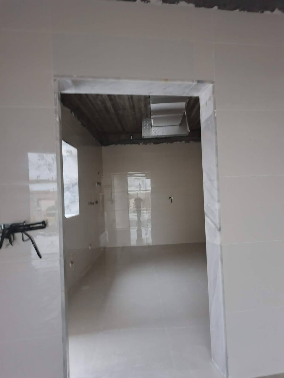 السلام عليكم كادر اخطصاص سراميك بورسلين كاشي كوبنات مرمر واجهات وجميع الديكورات  تسليم مهندس ***********واتساب.  ***********
