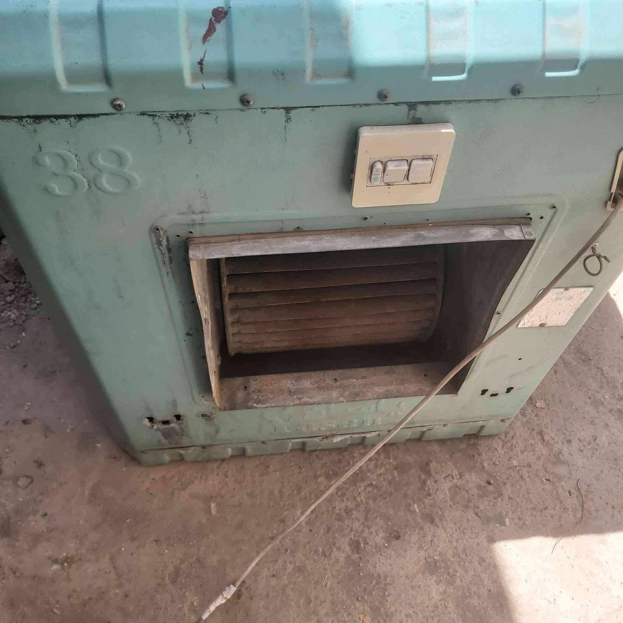 سلام عليكم مبردة البيع حجم اثنين ونص نظيفة تشتغل سرعة وحدة ماطور بلاد بدون واتر بم اسمة ياسان  سعره  85 وبيه مجال  العنوان بغداد الجديدة  رقم تلفون ***********
