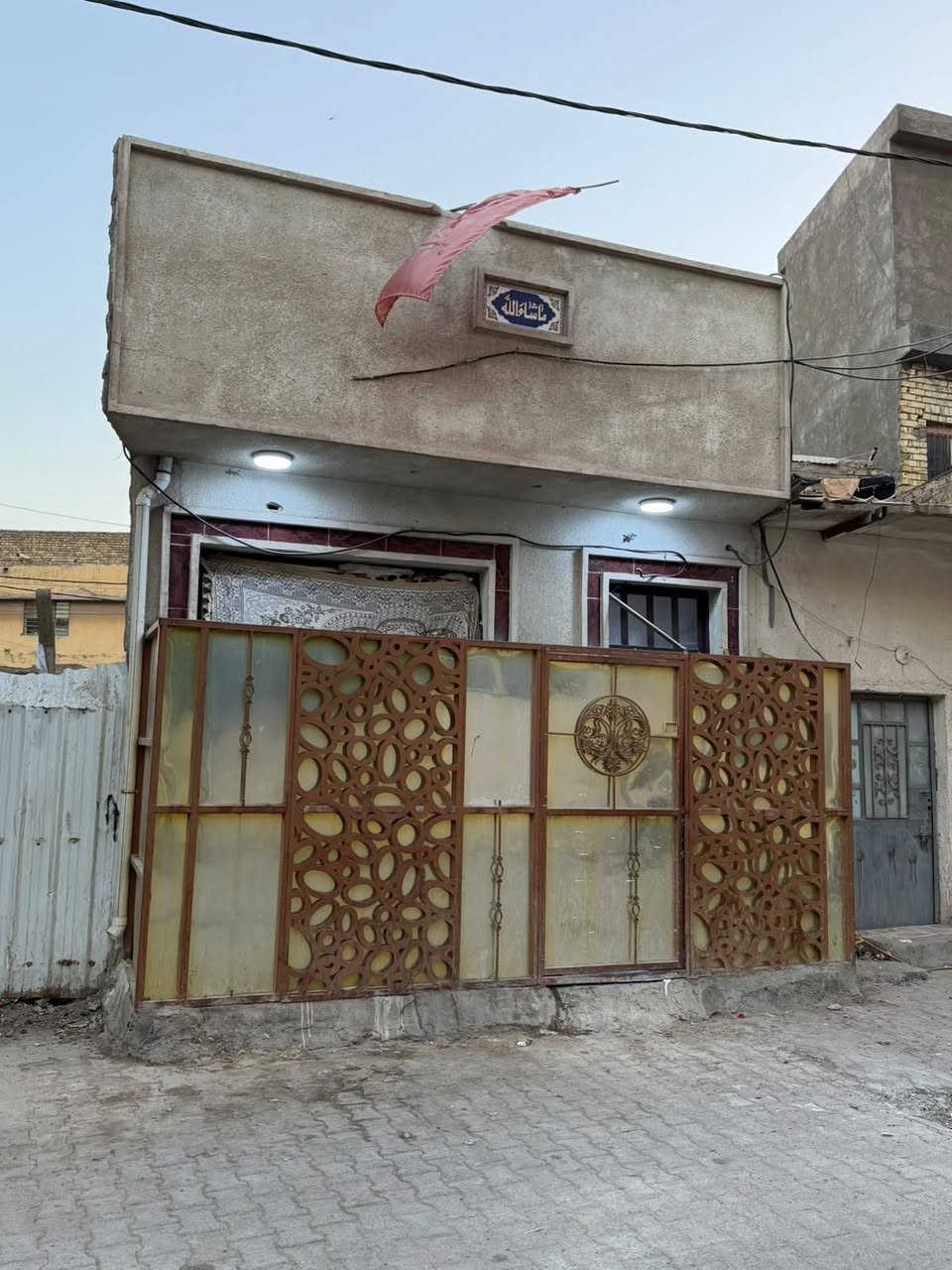 السلام عليكم  بيت الايجار  مساحه  ٦٠ متر  يتكون من طرمه صغيره ٢×٦طابق اول  استقبال كبيره ممر  هول + مطبخ وحمام  وغرفه نوم  طايق الثاني غرفه ومساحه درج وسطح صغير بيه تانكي  ١٠٠ لتر  البيت بي واير سحب بس تدفع اشترك  وطني ومولده وبيت تانكي نت بس تدفع اشترك  البيت كامل مابي اي نقص  المكان الوشاش شارع العام مقابل فلاح الجيلاوي
البيت موقعه مميز شارع عرضه ٢٠ متر تبليط مقرنص  موقع مميز
السلام عليكم  بيت الايجار  مساحه  ٦٠ متر  يتكون من طرمه صغيره ٢×٦طابق اول  استقبال كبيره ممر  هول + مطبخ وحمام  وغرفه نوم  طايق الثاني غرفه ومساحه درج وسطح صغير بيه تانكي  ١٠٠ لتر  البيت بي واير سحب بس تدفع اشترك  وطني ومولده وبيت تانكي نت بس تدفع اشترك  البيت كامل مابي اي نقص  المكان الوشاش شارع العام مقابل فلاح الجيلاوي


**إذا كنت صاحب هذا الإعلان وتريد حذفه لأي سبب، رجاءا أرسل رسالة إلى الدعم الفني**