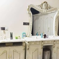 غرفة نوم • خشب صاج عراقي • أبيض منقوش ذهبي