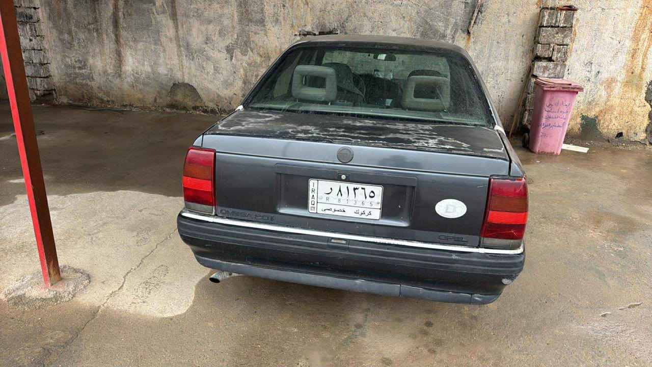 السلام عليكم اخوان من رخصةمدير الكروب اوبل اوميكا للبيع موديل 92 سياره كامله ومابيهة اي صبغ تشغل وتطلع كير عادي مكينه صدر امامي خلفي خير من الله يرادلهة ملاحظات بسيطه بسمي رقم انكليزي سنويه لل 2030 تحويل ثاني يوم السعر 36 وبيهة مجال للشراي متواجد حالياً بكركوك للمعلومات السياره بالصور ما غاسلهة الاتصال على *********** وبي وتساب
