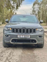 جيب شيروكي لون سمنتي بلاك توب فئه مميز ٢٠١٩ مكفول عدا بارد شي بسيط خشم...