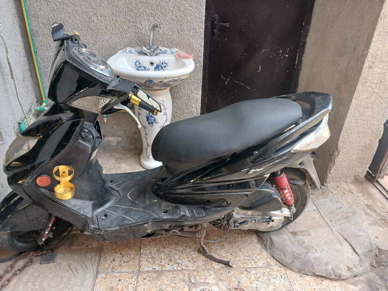 السلام عليكم سكنس فحل كوري كابريتر  الدراجة نظيفة وشغاله سلف هندر   ‭0770 322 9461‬ مكاني البلديات
