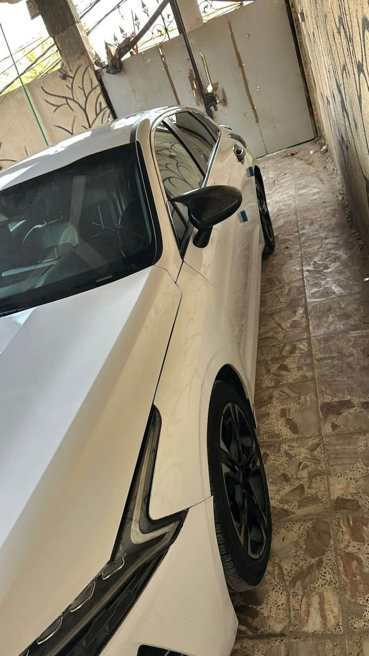 السلام عليكم 
السعر 138$

Kia k5 2021 GtLine  ||  كيفايف جيتي لاين 

فول مواصفات بدون بنوراما
بصمه تشغيل وبصمه ابواب
شاشه كاربلي 
4 وضعيات قياده 
كشنات جلد 
دركه رياضي D
جاهزه من كلشي حداديه تخم تاير 
مكينه كير بشرط
مكينه جديده زيرو
مسويلها زرع لد متغير علفون
الممشى 190km
حادثها الجاملغين والبنيد وقبق الجنطه 
بدون شاصي 

السعر 138$
مكانها بلنجف بيع فقط بدون مراوس
***********
