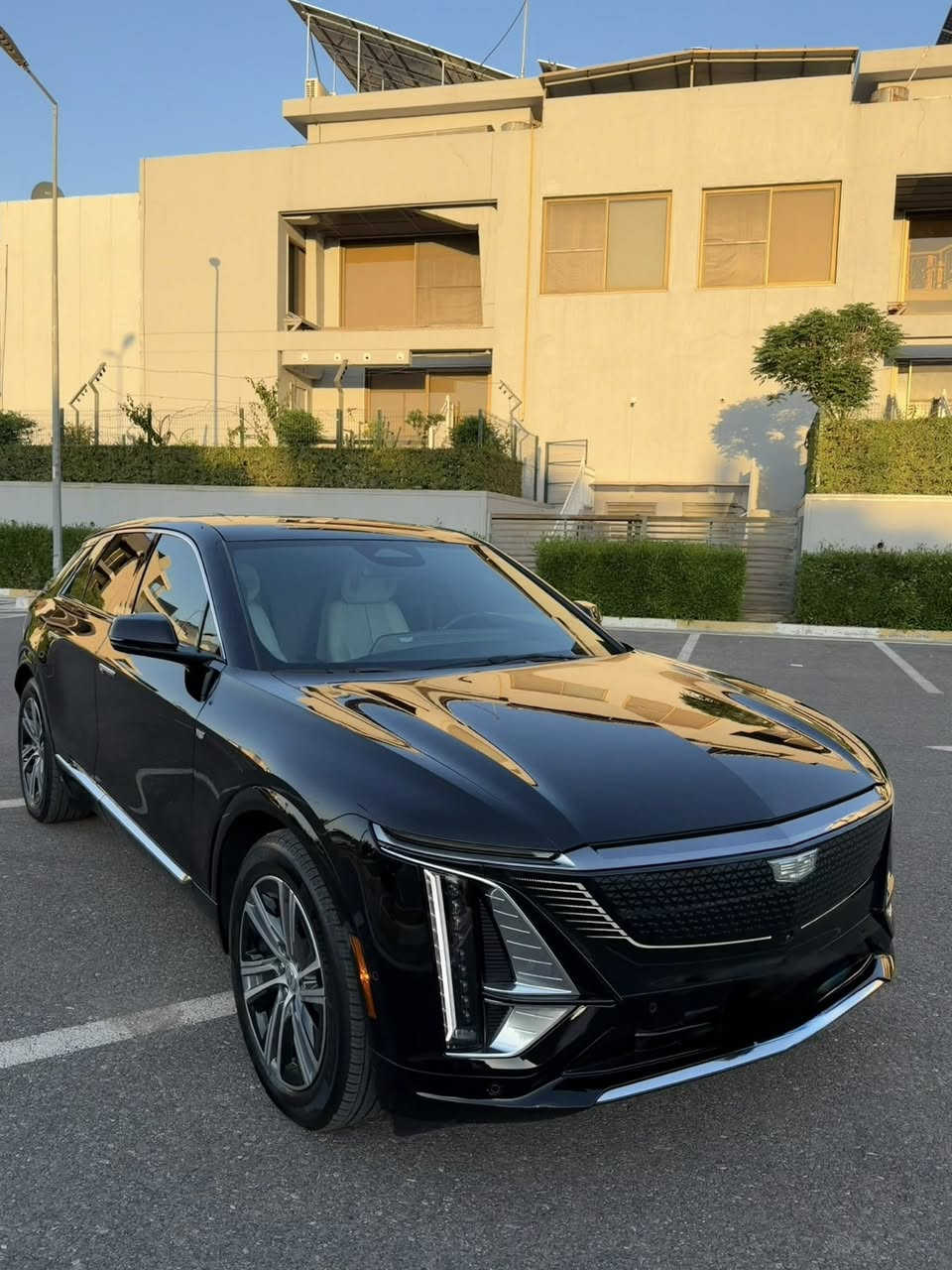 2023 CADILLAC LYRIQ
ماشيه 24 الف كيلو متر 
مبدل صندوق نفس لون بدون داخل بدون يرباك بشرط 
موصفات فول فول 
سياره حيل نضيفه ماشيه قليل 
مرقمه جاهزه كلشي بيه جديد + بيه كتاب تضليل 
موجوده بربيل 
سعره 325 ورقه 
***********
