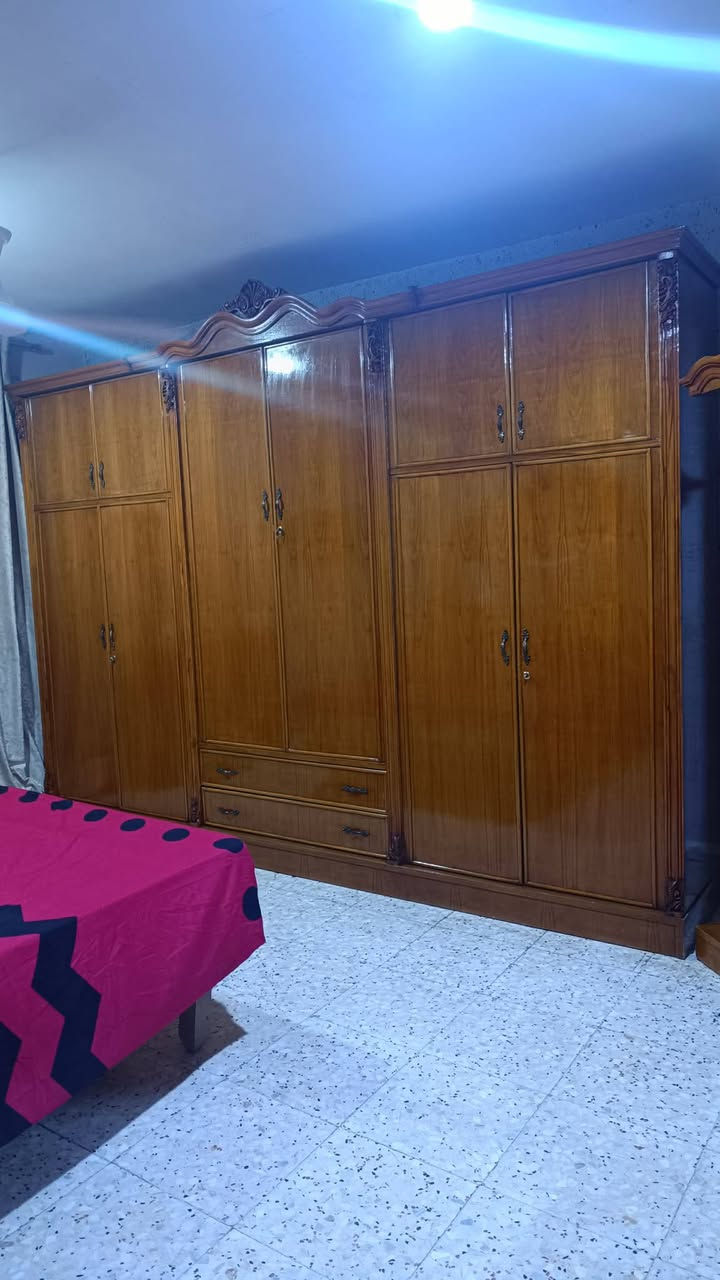 غرفه تسكام صاج داخل وخارج ام السته طابقين ظهر جرجوبه نظيفة مال عرس دنگ زان سقف  بلوك السعر مليون و300 وبيه مجال قليل مكاني محاويل للاتصال ع الرقم ***********
