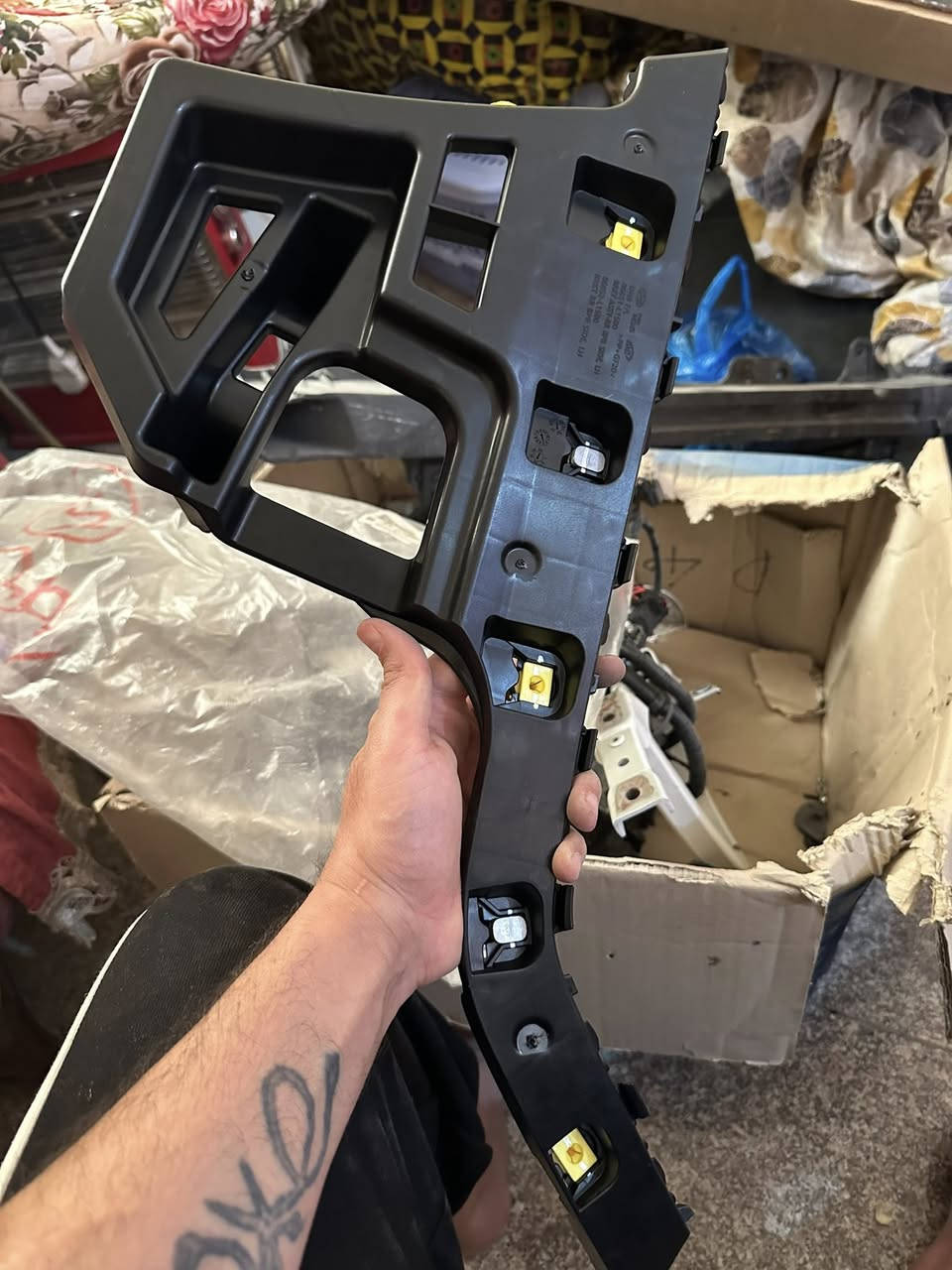 السلام عليكم غراض سونتا ٢٠٢٤ شيالات مال قبق جنطه واحد بجيس وكاله وثاني مستعمل وبراكيتات حديد خلفي وكامره كوريه اصليه كامله وضفيره حساسات
***********
