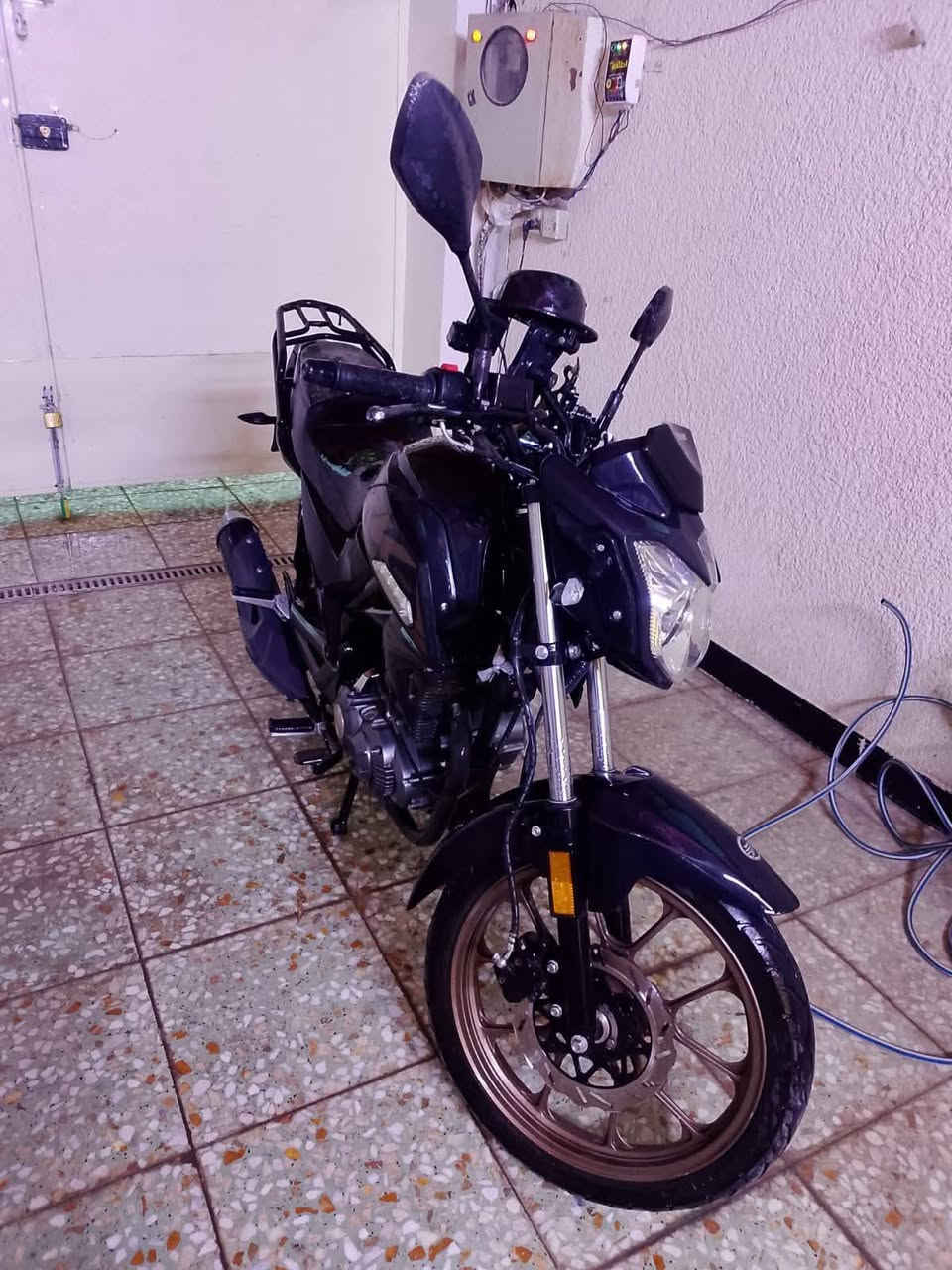 دراجه ار كي للبيع ماشيه 30.000
بعدهة جديده برغي ممفتوح منهة 
رايدهة  مليونين و 100 وبيه مجال 
مرقمه اربيل سنوية باسمي موديل 2024 
***********
 مكان لدراجه بغداد الكرخ
