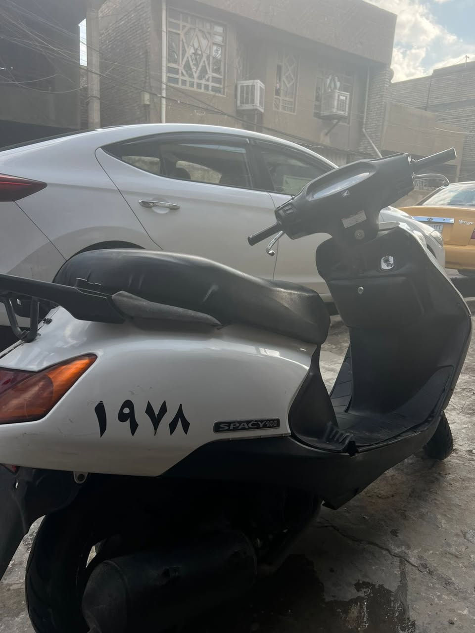 السلام عليكم ورحمة الله
سبيسي ياباني اصل سرعه 100 

الدراجه شلعه ومعدل بيهة تخبل وكلهة على البلاد ما مبدل بيهة برغي ولا مفتوحه كامله من كلشي كهربائيات بريكات دبلات 
اشاير  تجي اتشغل وتطلع 

السعر 300 وبيهة مجال 
العنوان زيونه قرب ساحة ميسلون 
***********
