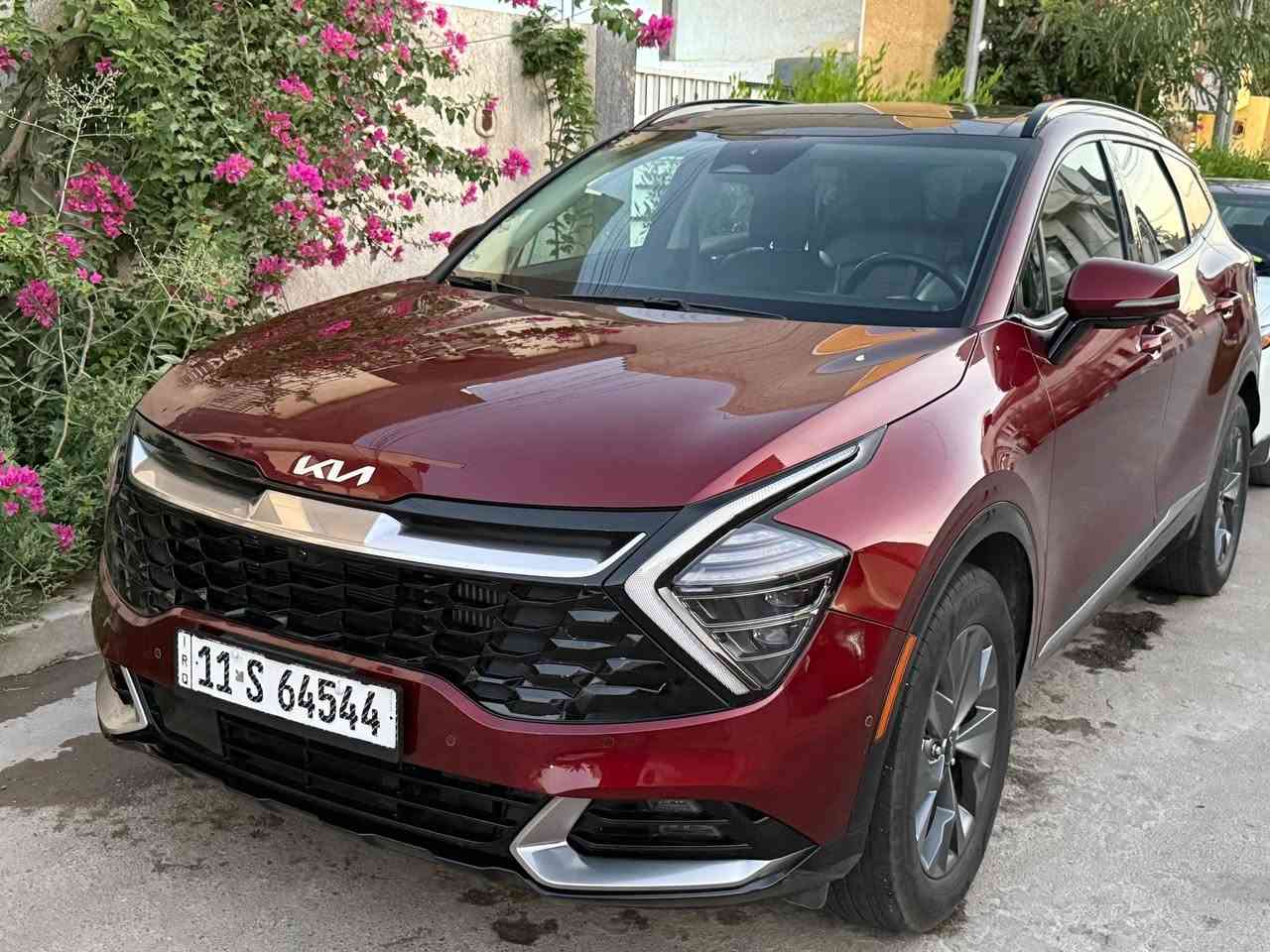 السلام عليكم
Kia sportage 2025 sx Prestige Hybrid large
مكينة ١٦٠٠ هايبرد 
ماشية  ٢٣ كيلو 
بانوراما
كشن امامي ثنينهن كهرباء + تدفئة + تبريد 
رادار امامي خلفي جانبي 
حساس امامي خلفي 
اوتو بارك 
اوتو هولد 
قيادة ذاتية + تحديد مسار 
شاشة كبيرة
كير ماوس
وبعد بيهة هواي موصفات اعلى من x line 
تبديل قبغ جنطة فقط اصلي بدوون ايرباك ولا دواخل 
رقم بغداد و مكانهة بغداد   
***********
