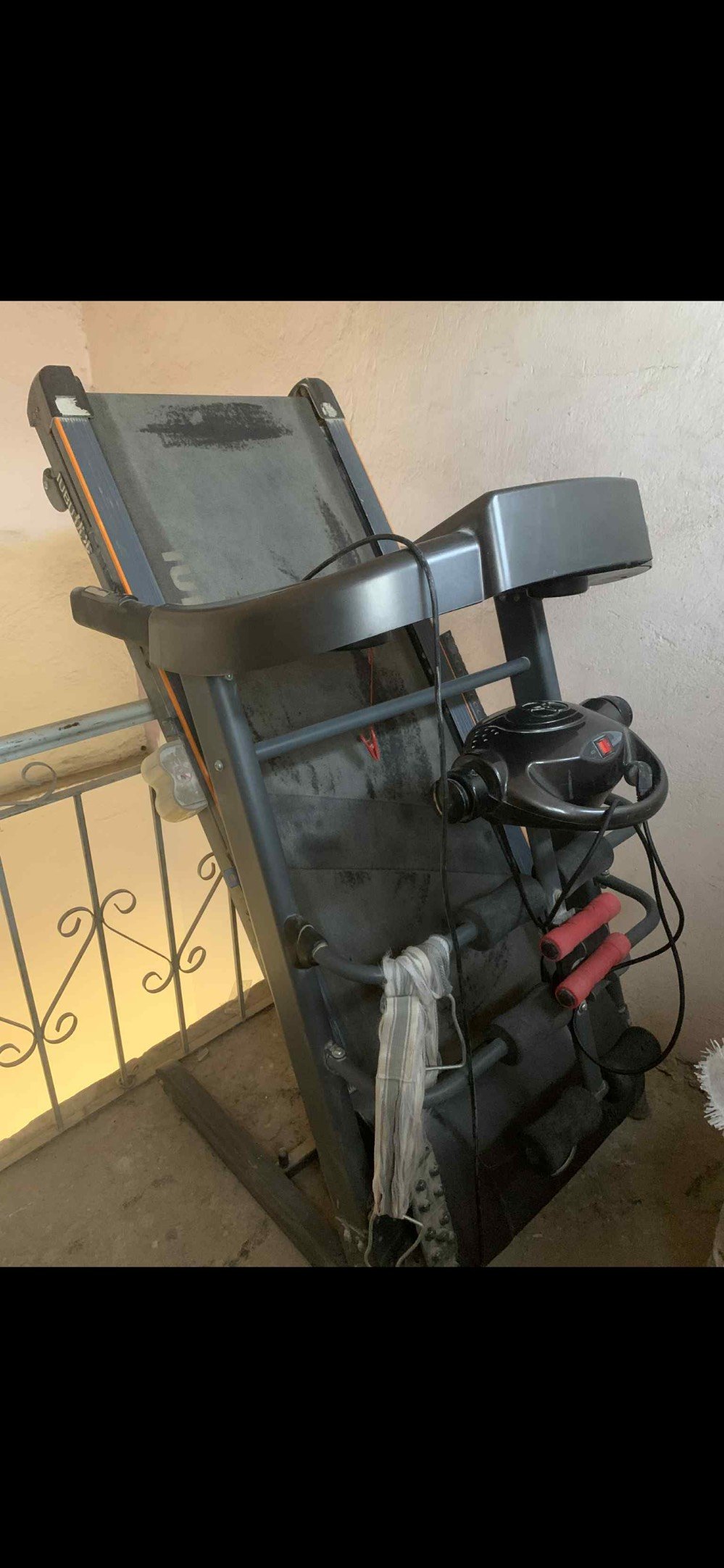السلام عليكم جهاز جري ويا جهاز رجاج الجهاز نظيف وكلشي مابي بس بي صوت من يشتغل تكدر تستخدمه طبيعي بس يضل بي صوت ب 180 وبي مجال للشراي مكاني حله جسر الطهمازيه