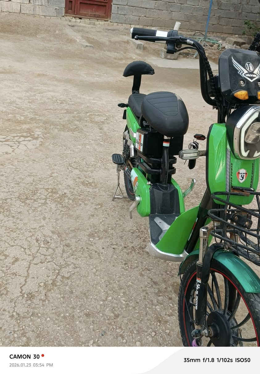 السلام عليكم باسكل شحن للبيع موديل 24 ناقص بنجر آشاره هورن مقطوع الواير السعر 350 بي مجال أربع سرع  السرعة 50 حقيقي ويل أبو خط الحمر بطاريه جديده صارلي شهر من شاده شراي اتصل ***********
