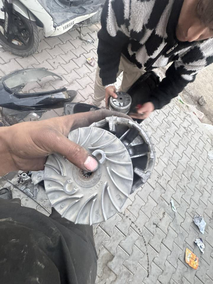 سلام عليكم
صالنصه سكنس عام جيتي ار 

اصليه ام الختم سعر 140 وبيها مجال 
كلجات رياضي امامي وخلفي سكنس عام سعر 80 وبيه مجال 

وعندي غراض مال جيتي ار 

مكان: الحسينيه 
رقم: ***********
