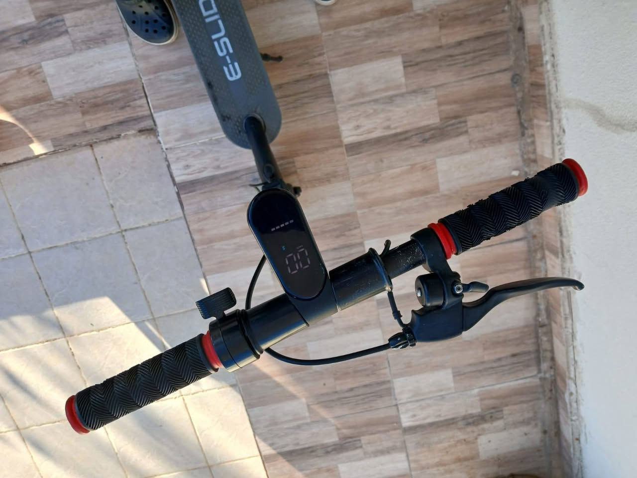 سكوتر كهربائي للبيع
سكوتر من شركة E-slide
السرعة الأولى e 20
السرعة الثانية d 25
السرعة الثالث s 30
بطارية بعده جديدة
كلشي شغال
السكوتر بي مثبت سرعه
اي عطل يصير رح يطلع بالشاشة العطل
الهم صلي وسلم على نبينا محمد 
رقم الهاتف [***********]
مستعمل قليل
السعر 150 قفل
