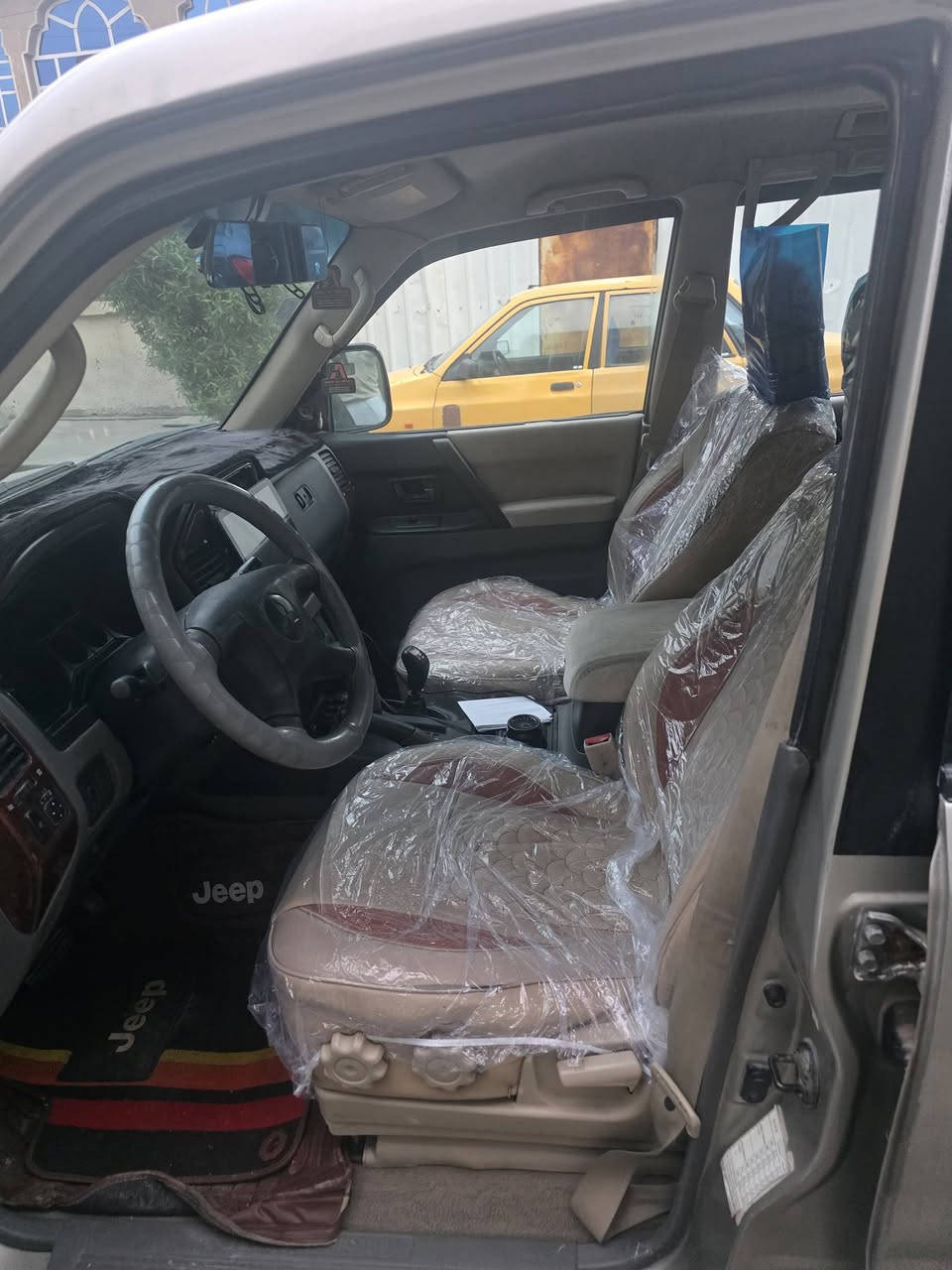 السلام عليكم.......
اخوان بيع فقط مابيع مراوس اباجيرو احدث وانطي فرق.......
 باجيرو ٢٠٠١ نظيفه محرك ٣٥٠٠ كير محرك مكفول تخم تاير  جدد حادثها جاملغ خلفي جهة السايق والسيارة مصبوغة عام للجمالية  ومكفولة من جفية او حادث قوي فقط اريد مراوس فقط باجيرو  احدث وانطي فرق  بيع لا باسمي رقم انجليزي مميز  تبريد ٣ قطع شغال ثلج  سنويتها لل٢٠٣٥ لمعلومات اكثر مراسلتي واتس اب اتصال على الرقم *********** وربي يقدم لنا ولكم الخير .
