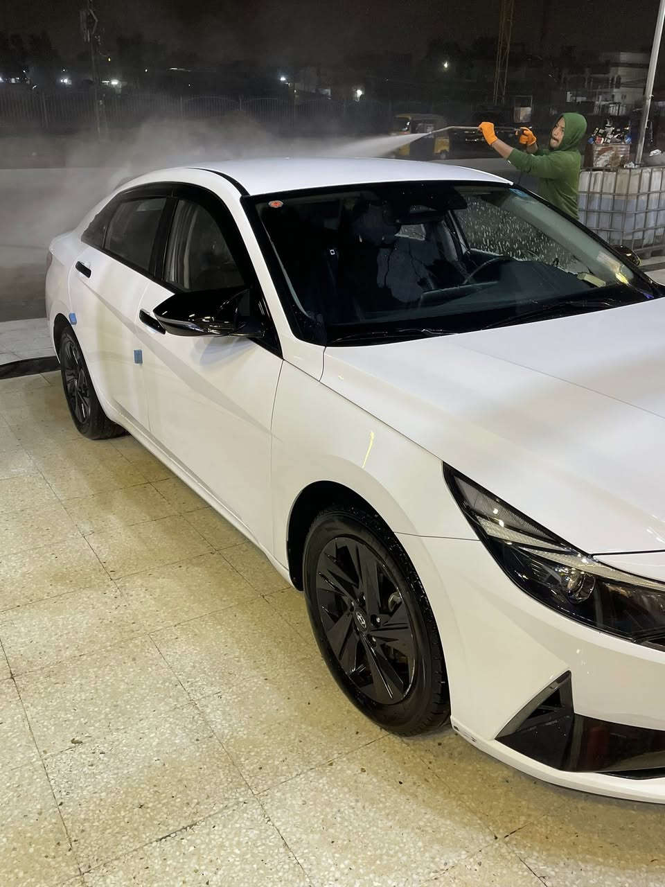 بسم الله الرحمن الرحيم
اللهم صل على محمد وال محمد 

السلام عليكم اخوان 
للبيع فقط 
سيارة افانتي هايبرد وارد كوري اصل
موديل 2023 
محرك 1600 هايبرد 
السيارة جديدة لا حادث ولا طخة
السيارة ماشية تقريبا 15 الف كيلو 

مواصفات السيارة :—

كشن السائق تدفئة تبريد 
كشن الصدر تدفئة 
تشغيل عن بعد 
شاشة كبيرة 
كاميرا دوارة 
كشنات جلد 
حساسات خلفية 
رادار امامي 
قيادة شبه ذاتية 
مانع انزلاق
تحكمات ستيرن 
اوتو هولد 
هاندبريك دكمة
وبعد مواصفات هواي
السيارة باسمي 
السيارة جديدة جديدة جدا مرااااية

سعر البيع ب 165 وبيها مجال بسيط حك الجية
تقرير الفحص يم المندلاوي مرفق بالصور السيارة بلاد 

العنوان / بغداد حي الشباب 
شارع سوق اميمة
هاتف او واتس اب 
مهندس علاء / ***********

سعر البيع 165 وبيها
