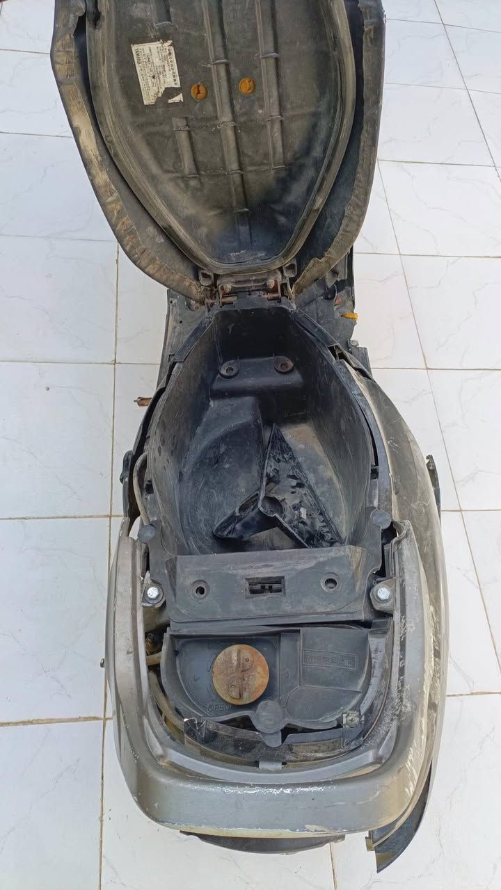 سلام عليكم دراجه فراشه
دراجه محرك مكفول دهن اديرله امزويل  
شاصي مكفول بس عوزه كفرات 
سعره ٤٠٠ وبيه مجال  
عنواني رميثه ابو صريفه 
هاذه رقمي ***********
