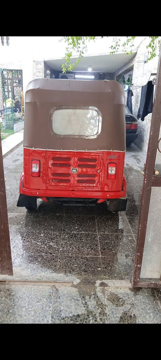 سلام عليكم مرخصت مدير الكروب تكتك 17 للبيع معمره تعمير يخبل كهربائياته كله شغاله اوراق ب 3100 وبيه مجال مكاني بغداد البياع شرطه الخامسه رقمي ***********
