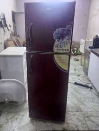 ثلاجة ١٨قدم • نضيفه ٨٠ب١٠٠ • الطارميه شارع التدبير