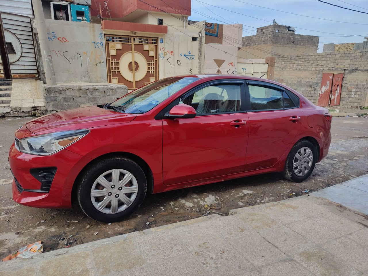 كيا ريو موديل 2021
مواصفات S معروفة
محرك 16دوش
كير cvt وضع شركة
ضررها باب وجاملغ خلفيات 
وبيها كم ملاحضة من تجي اشوفك هنا
السعر 128
للتواصل ***********
