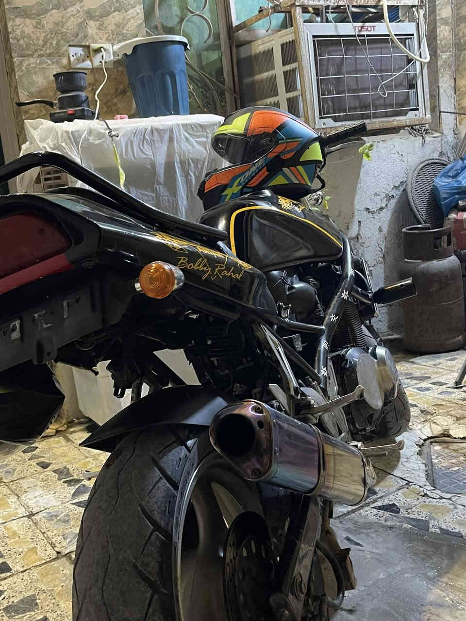 سلام عليكم بانده مكين 400cc مكينه كفاله عايزه فقط دبلات اماميه وصفاحيات الدراجه تخبل دهن كله موتل ومي زيتي مال جناي من الاخير 
سعرها 1350 وبيها مجال حك الجيه *********** مكاني نجف
